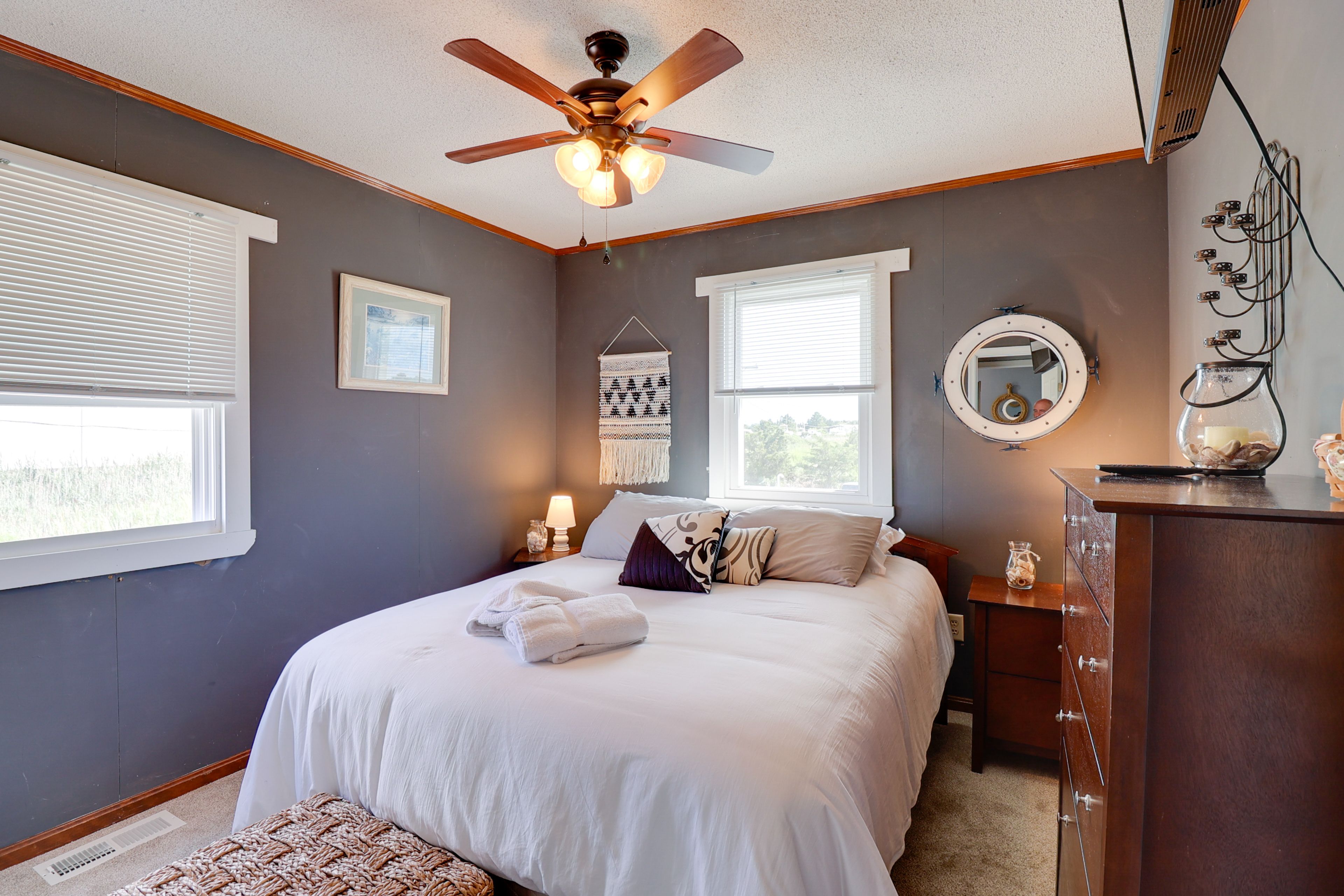 Bedroom 3 | Queen Bed | Smart TV