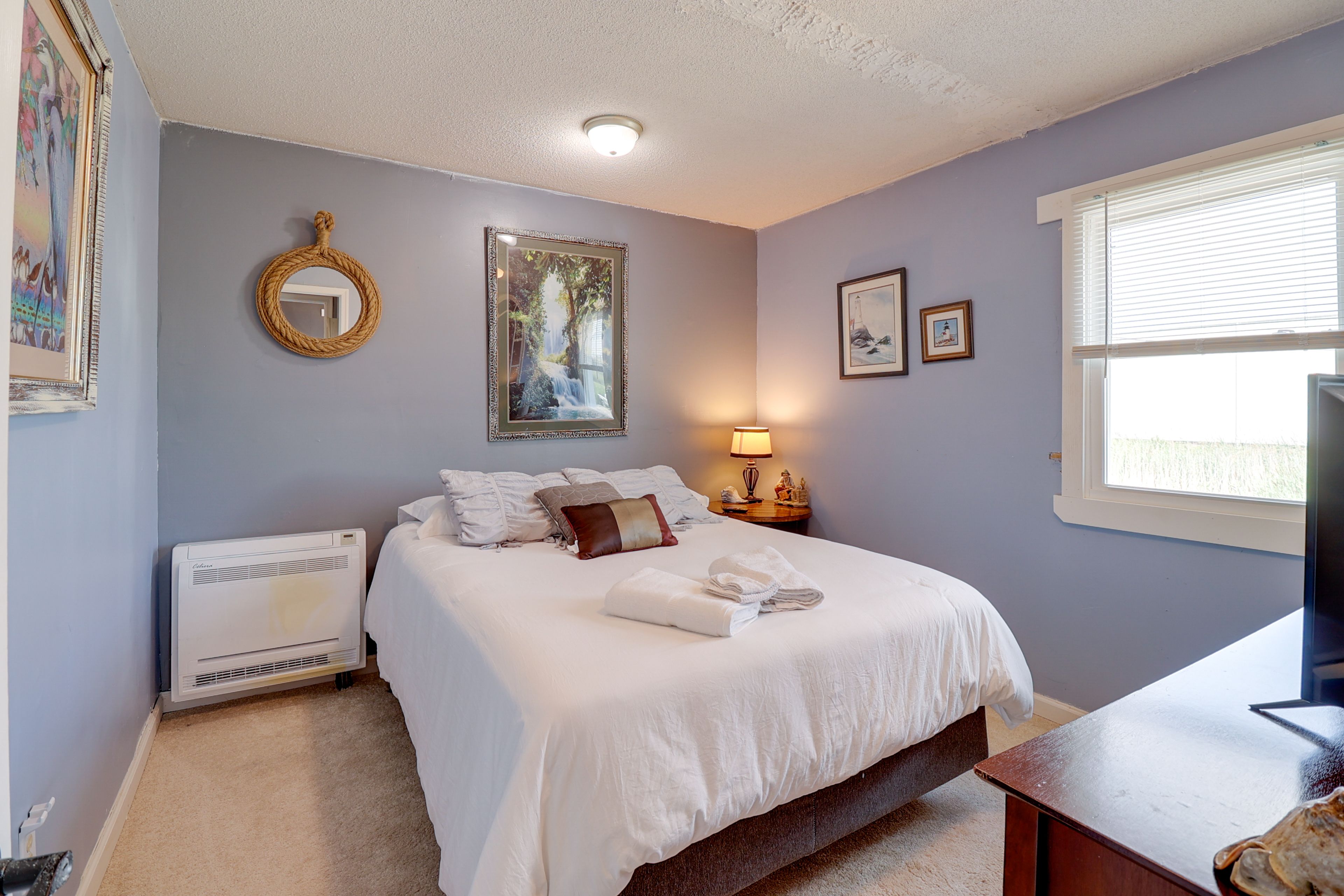 Bedroom 2 | Queen Bed | Smart TV