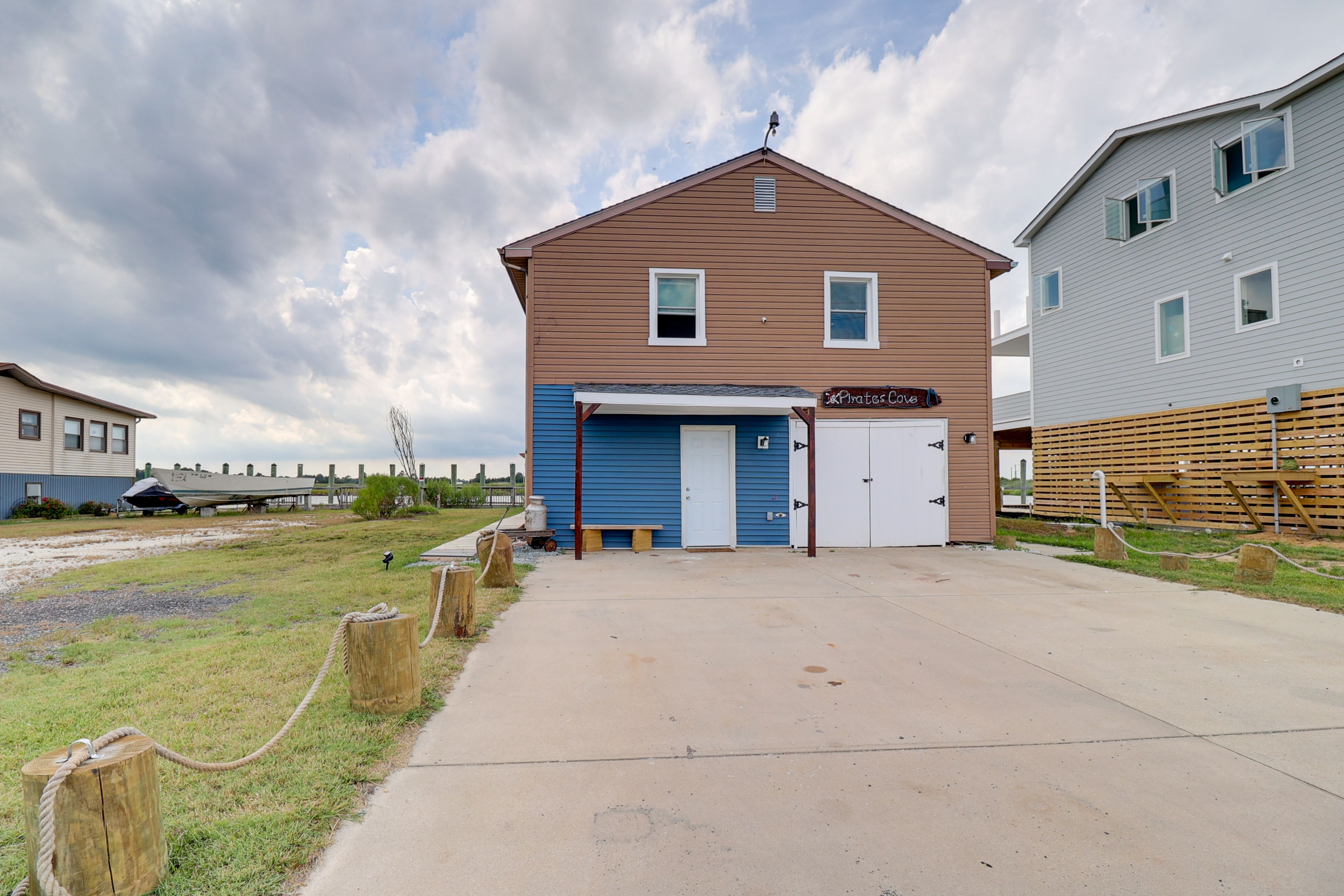 Driveway (6 Vehicles)