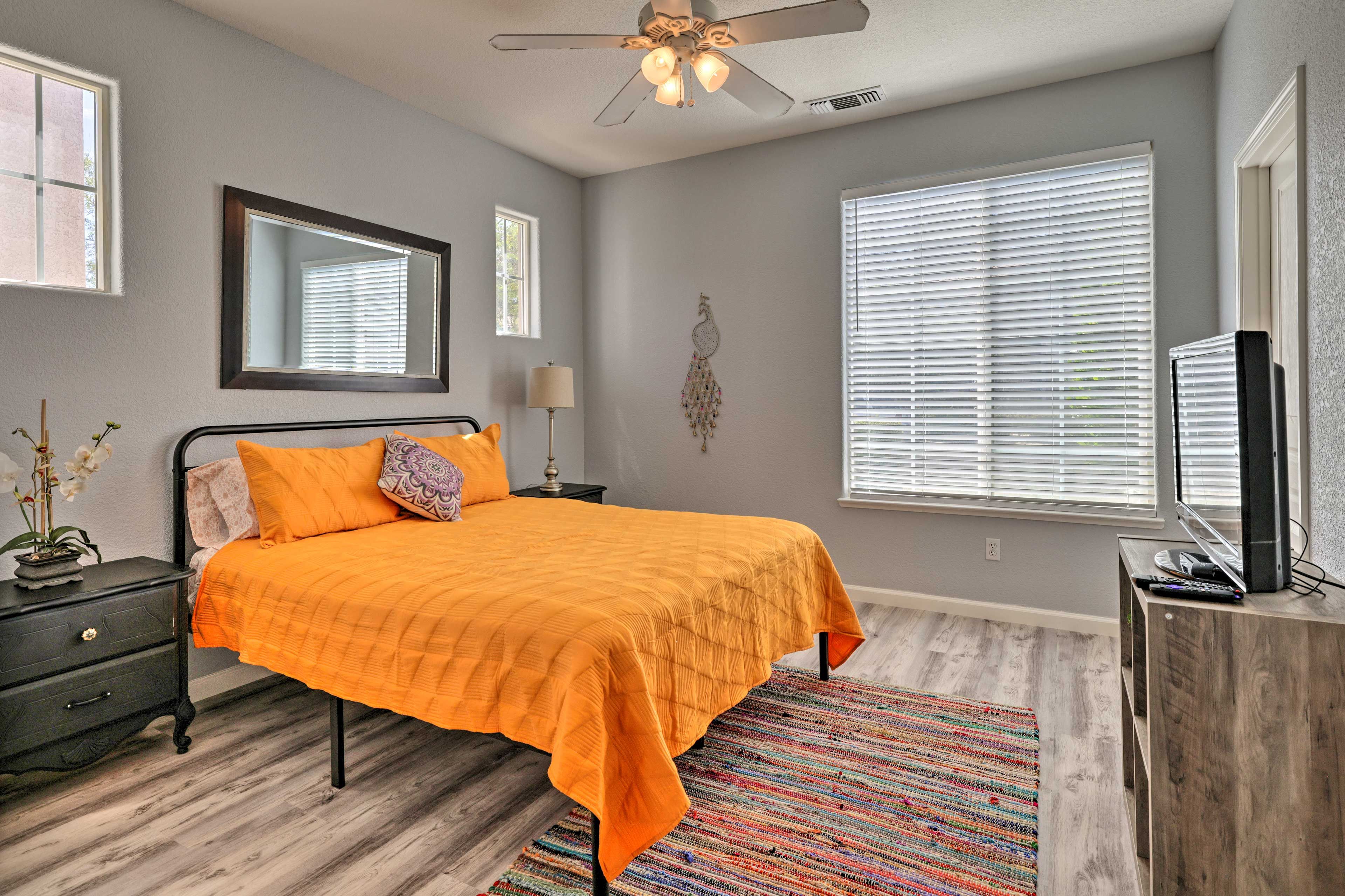Bedroom 2 | Queen Bed
