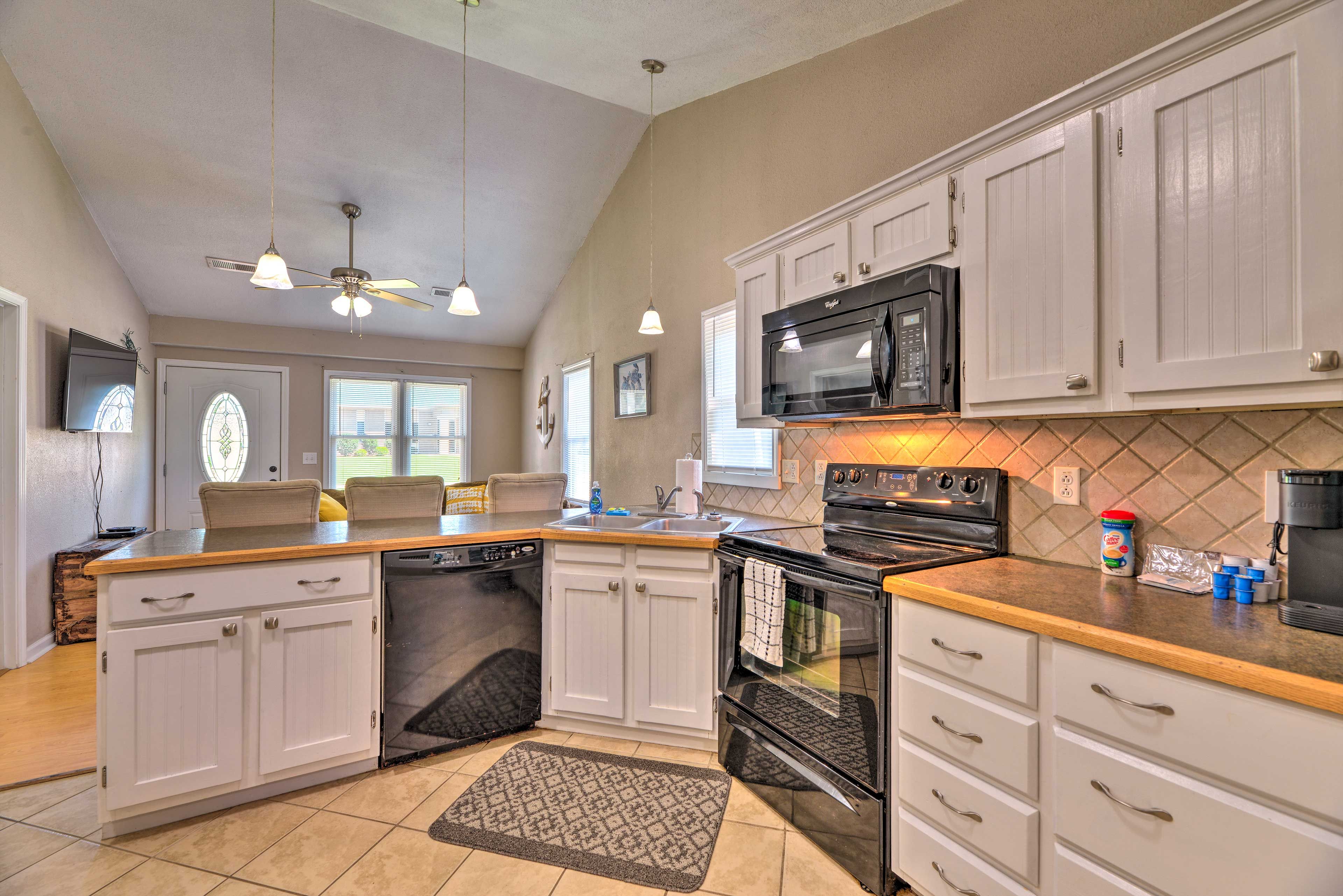 Kitchen | Open Floor Plan | Breakfast Bar