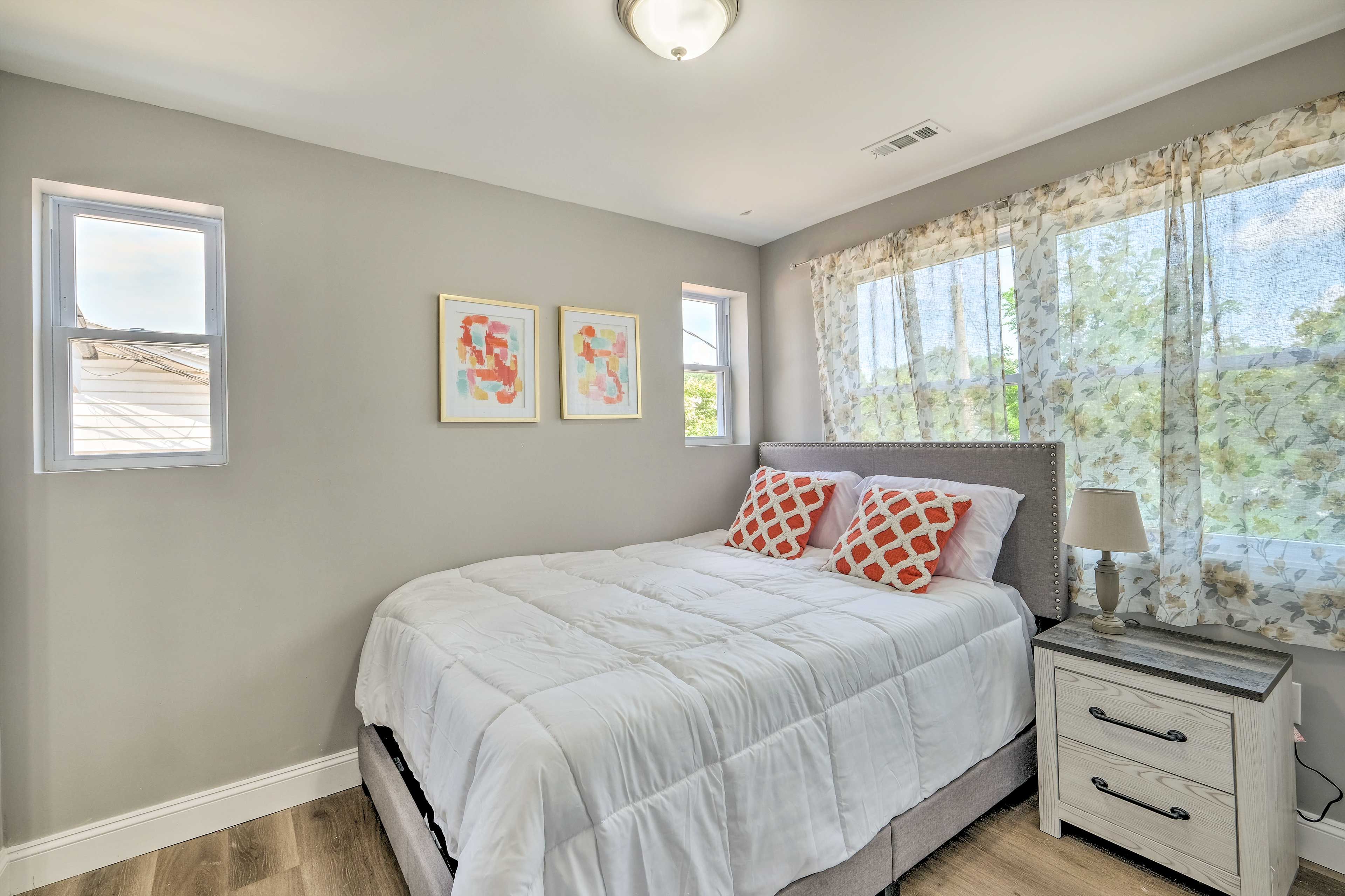Bedroom 1 | Queen Bed | Closet | Bathroom Attached