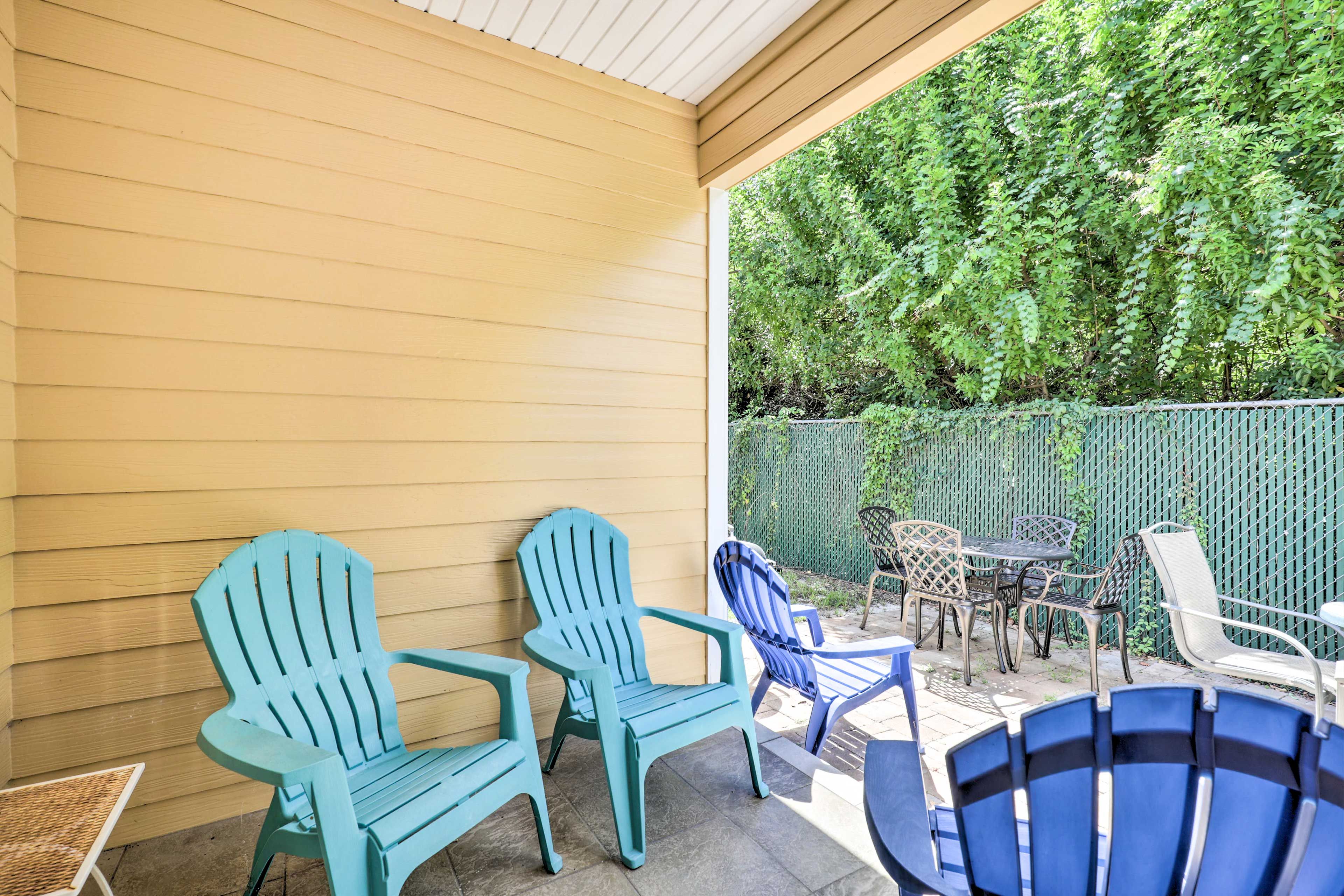 Private Yard | Ample Seating