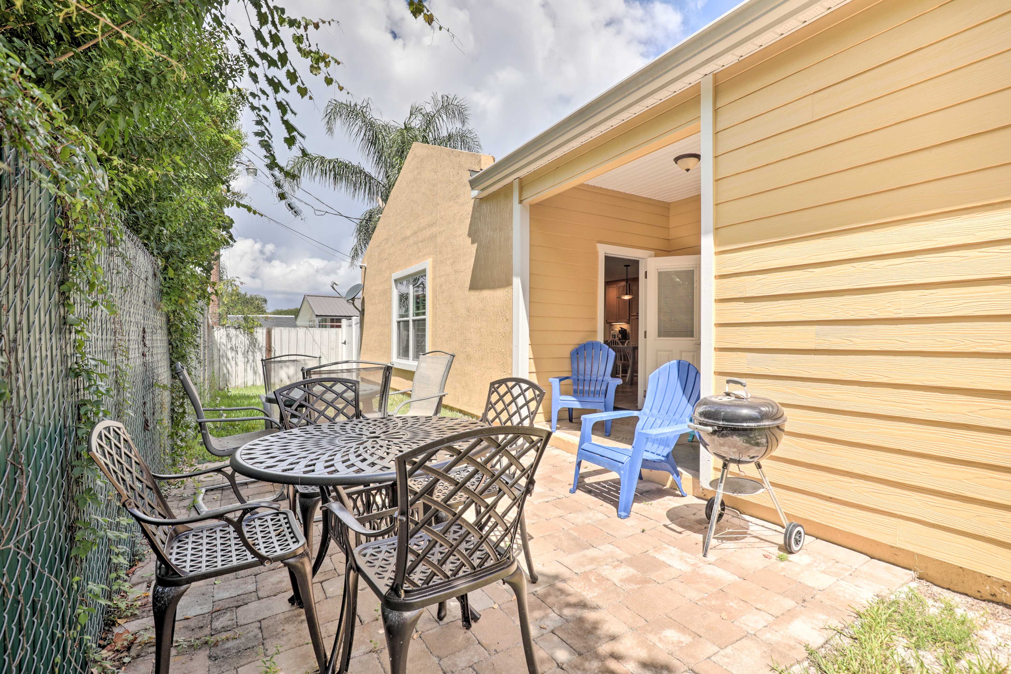 Private Yard | Charcoal Grill