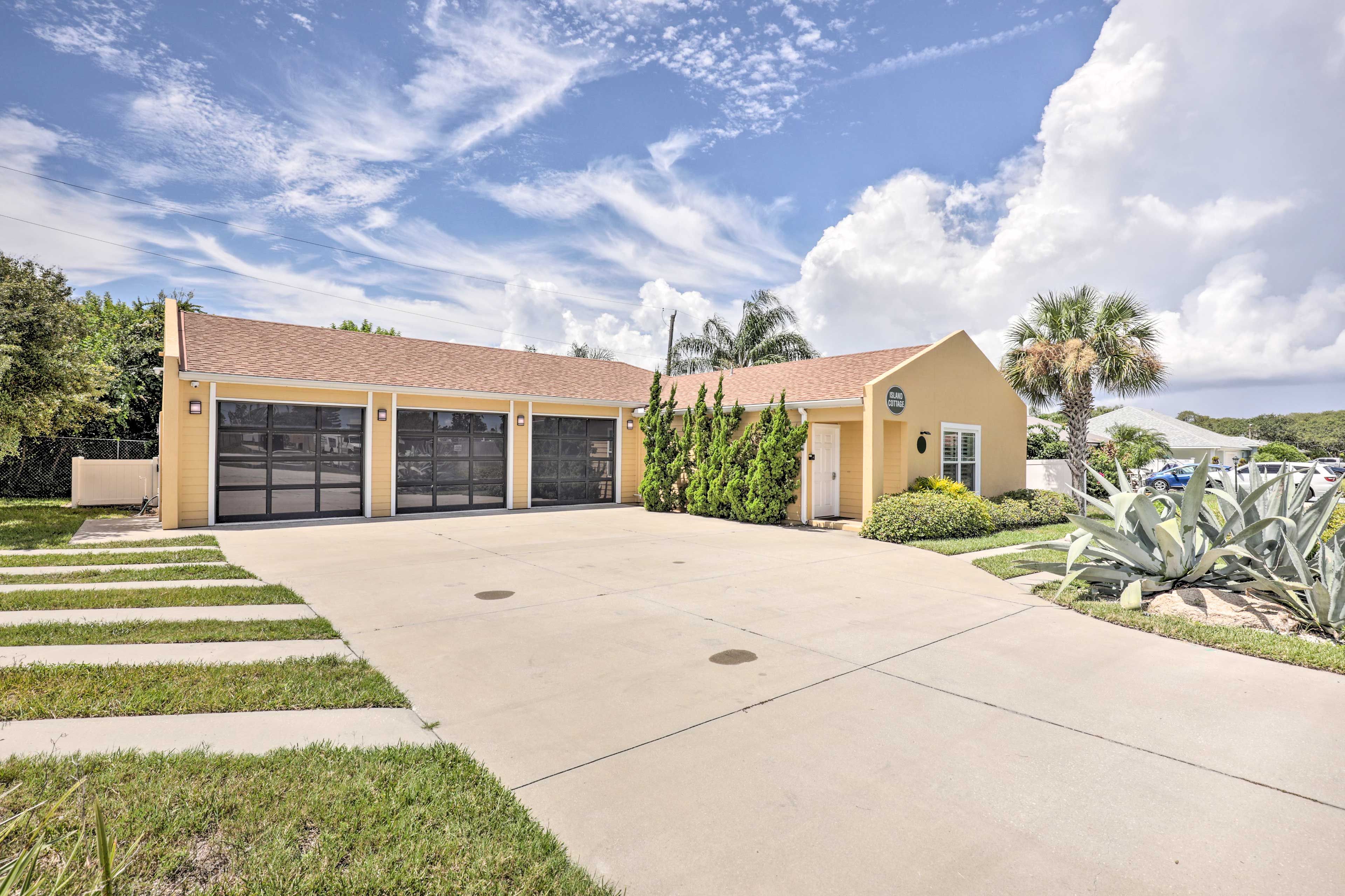 Parking | Driveway (6 Vehicles) | Garage (1 Vehicle)
