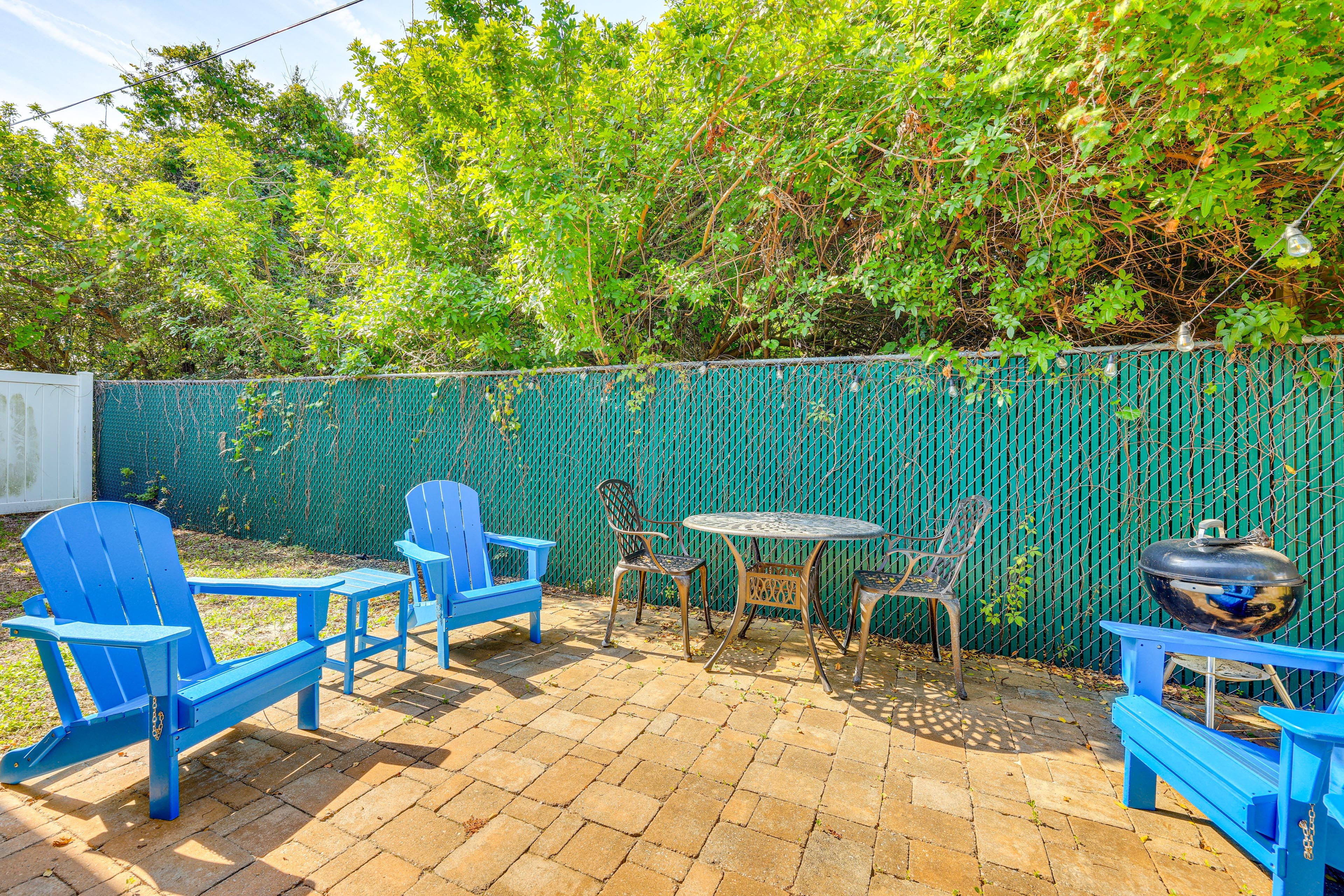 Private Yard | Charcoal Grill
