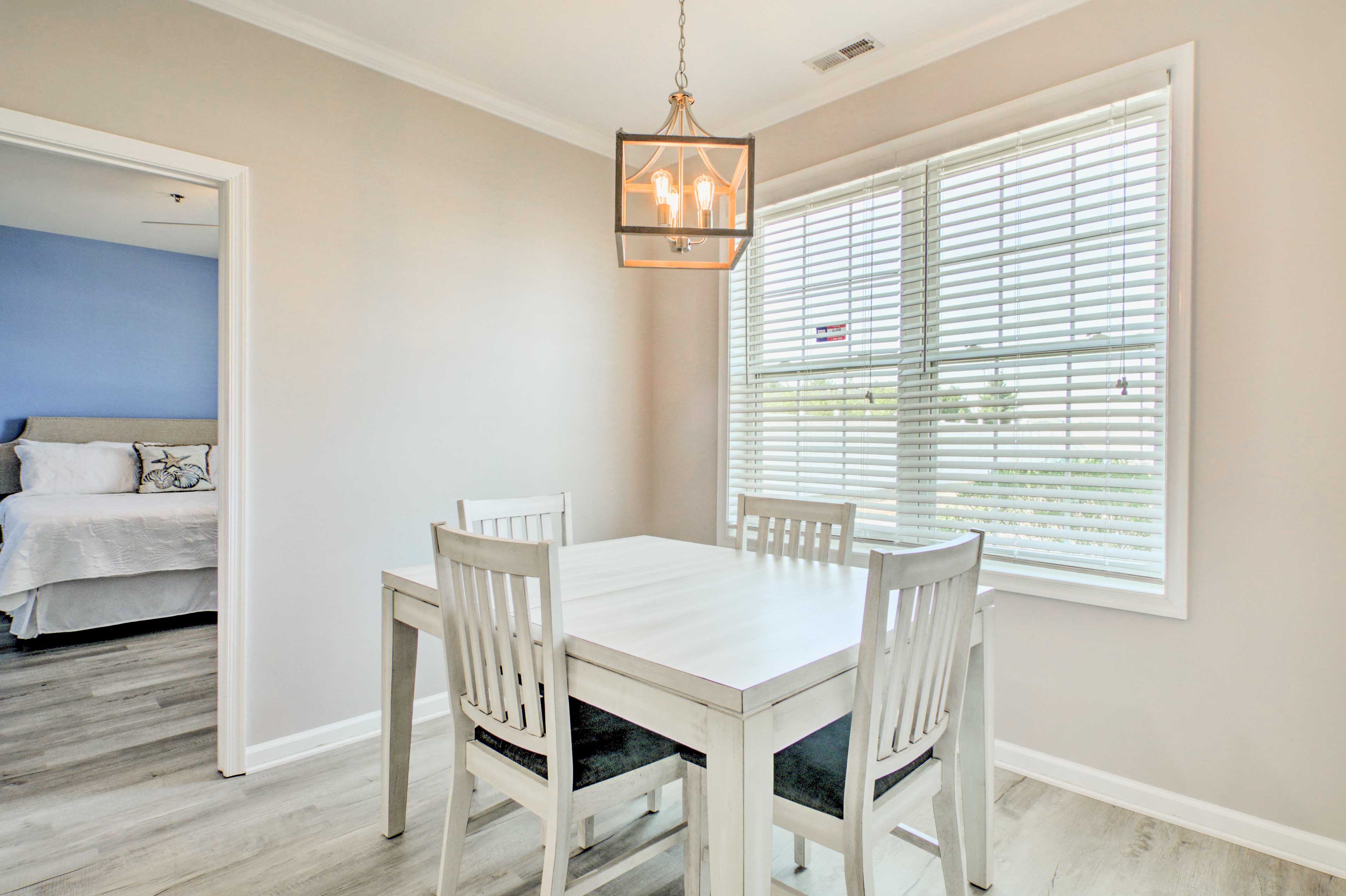 Dining Room | Central Air Conditioning & Heating | Full Kitchen