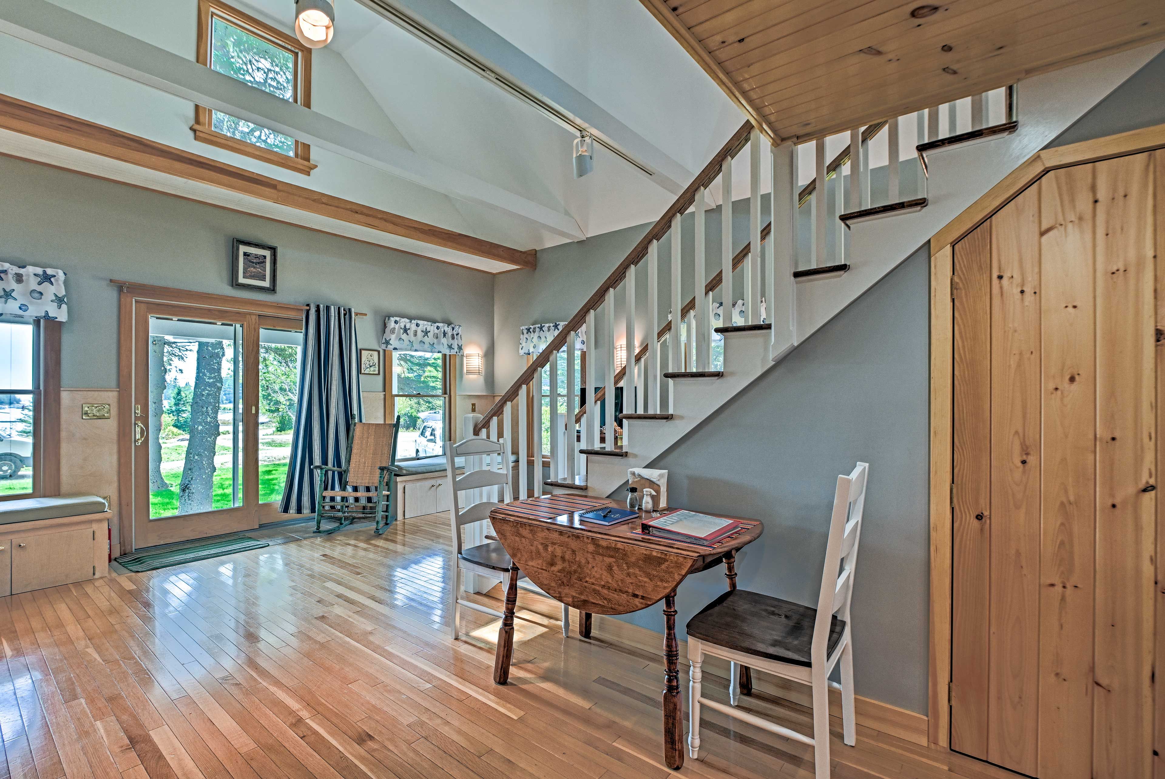 Dining Area | Dining Table | Dishware/Flatware