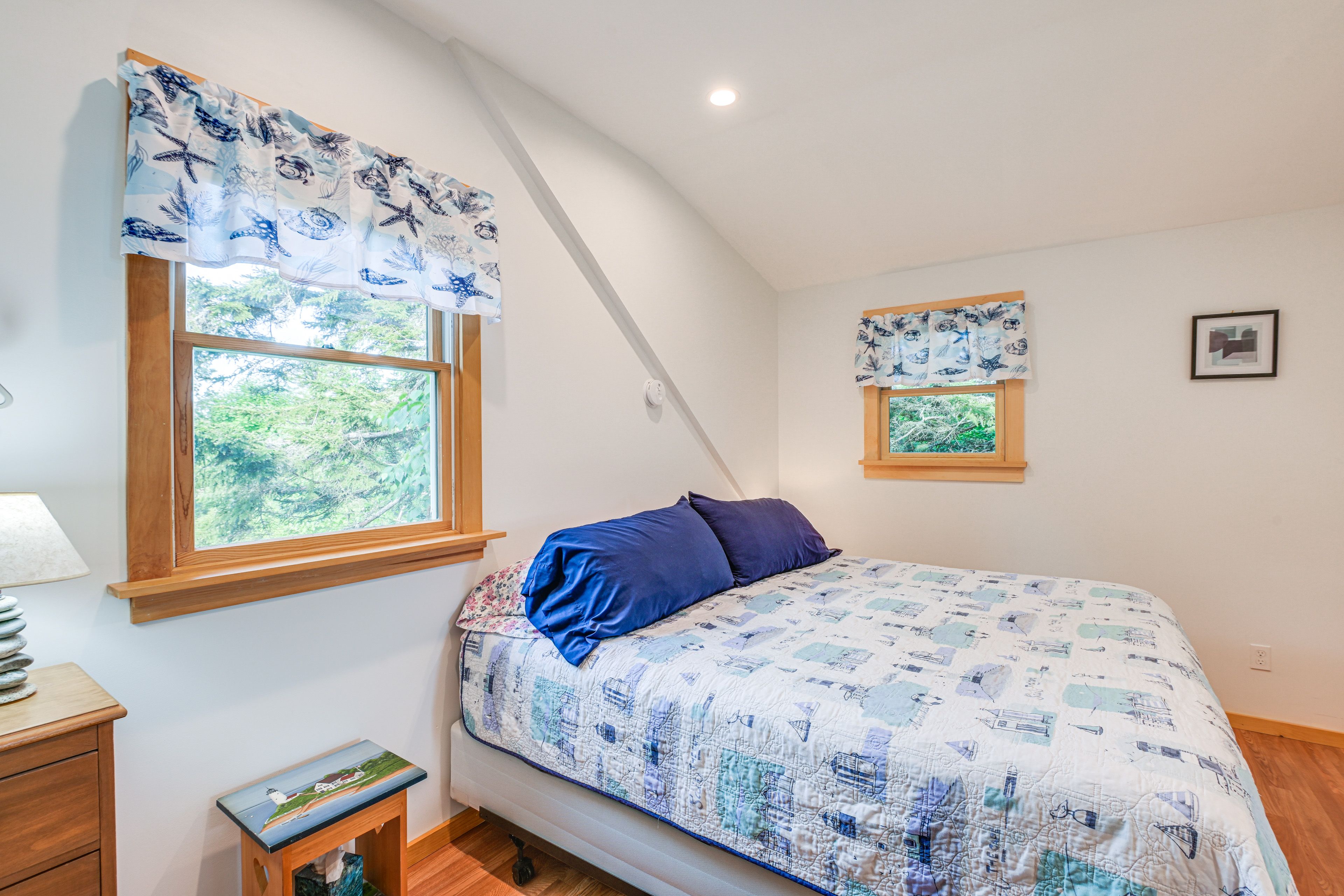 Studio | King Bed | Loft Area | Seating | Linens/Towels Provided | Hangers