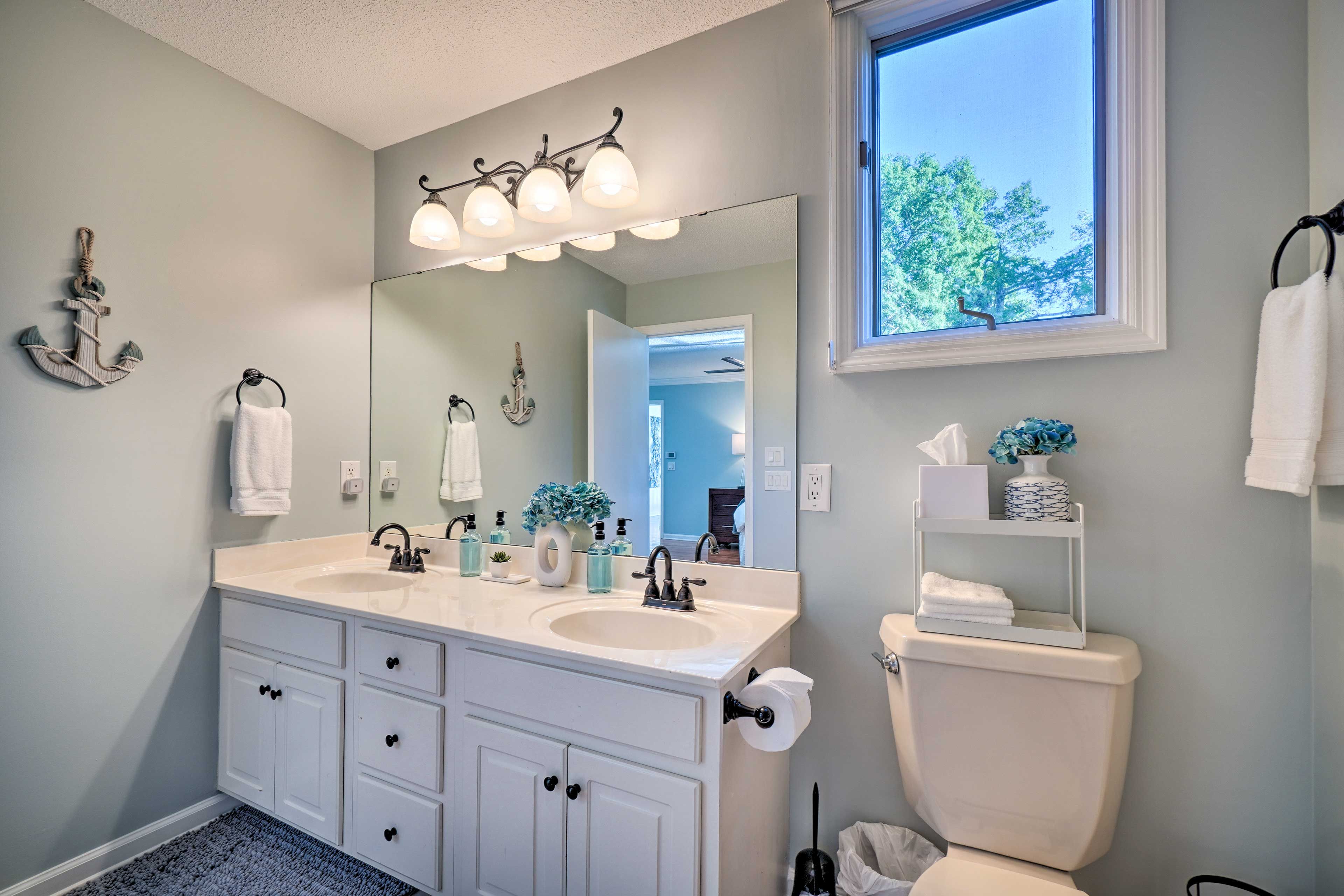 En-Suite Bathroom | 2nd Floor