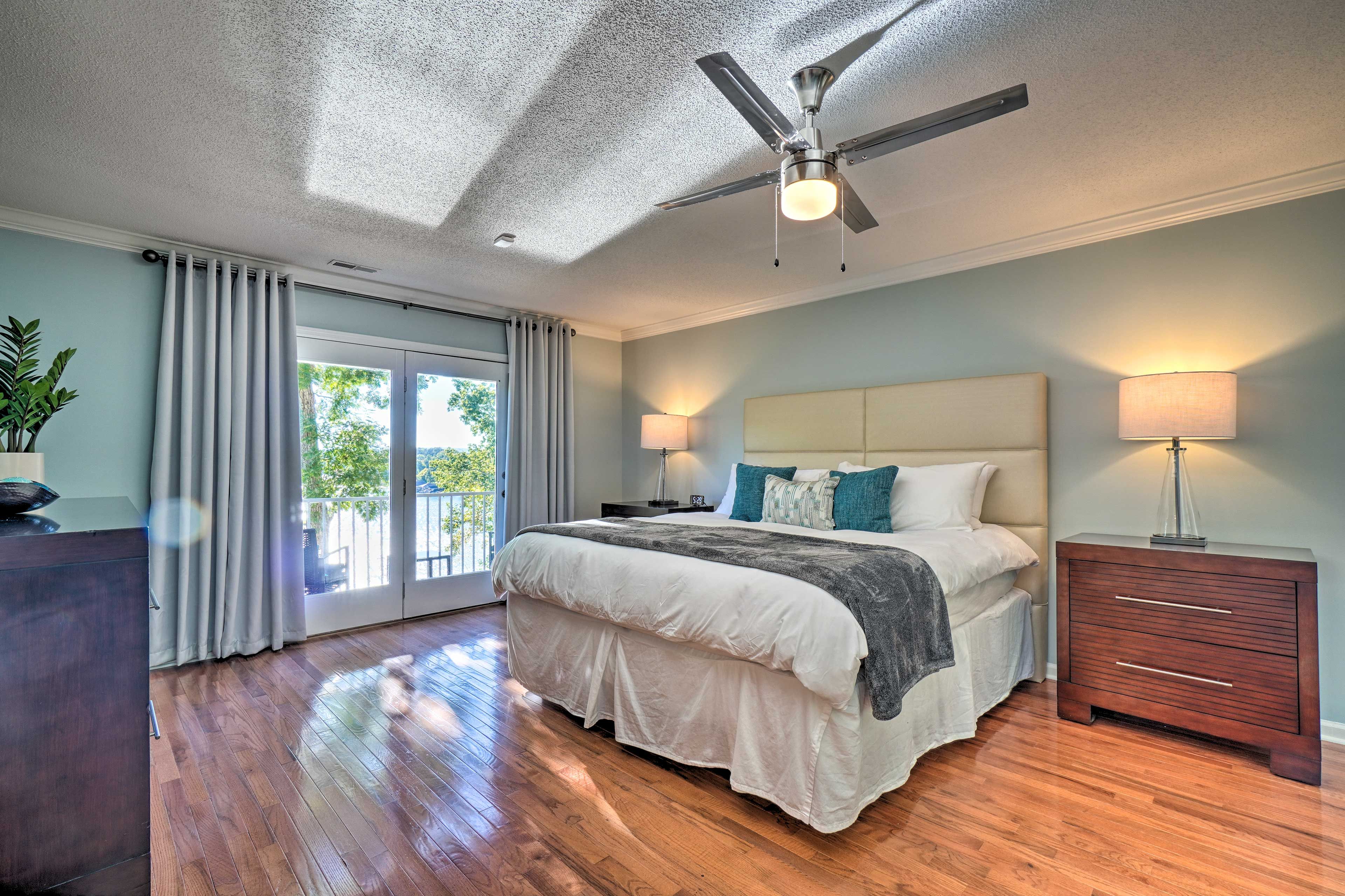 Bedroom 1 | King Bed | 2nd Floor | Smart TV
