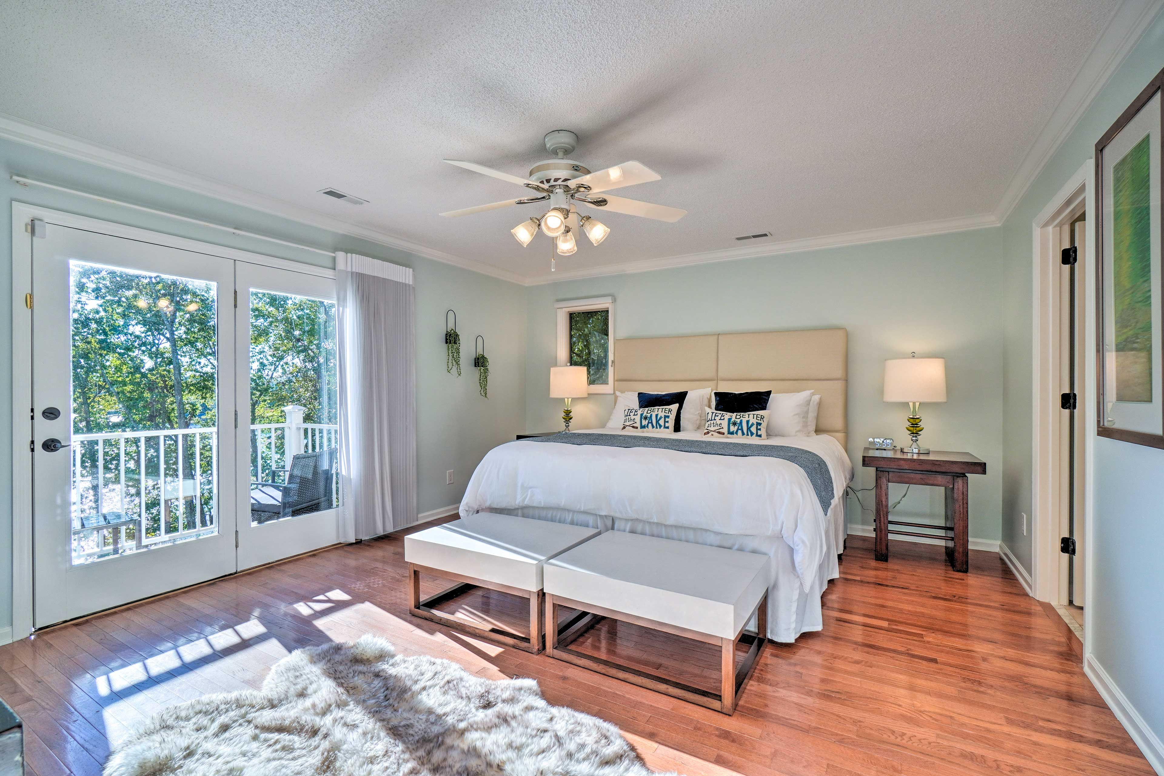 Bedroom 2 | King Bed | 2nd Floor | Smart TV