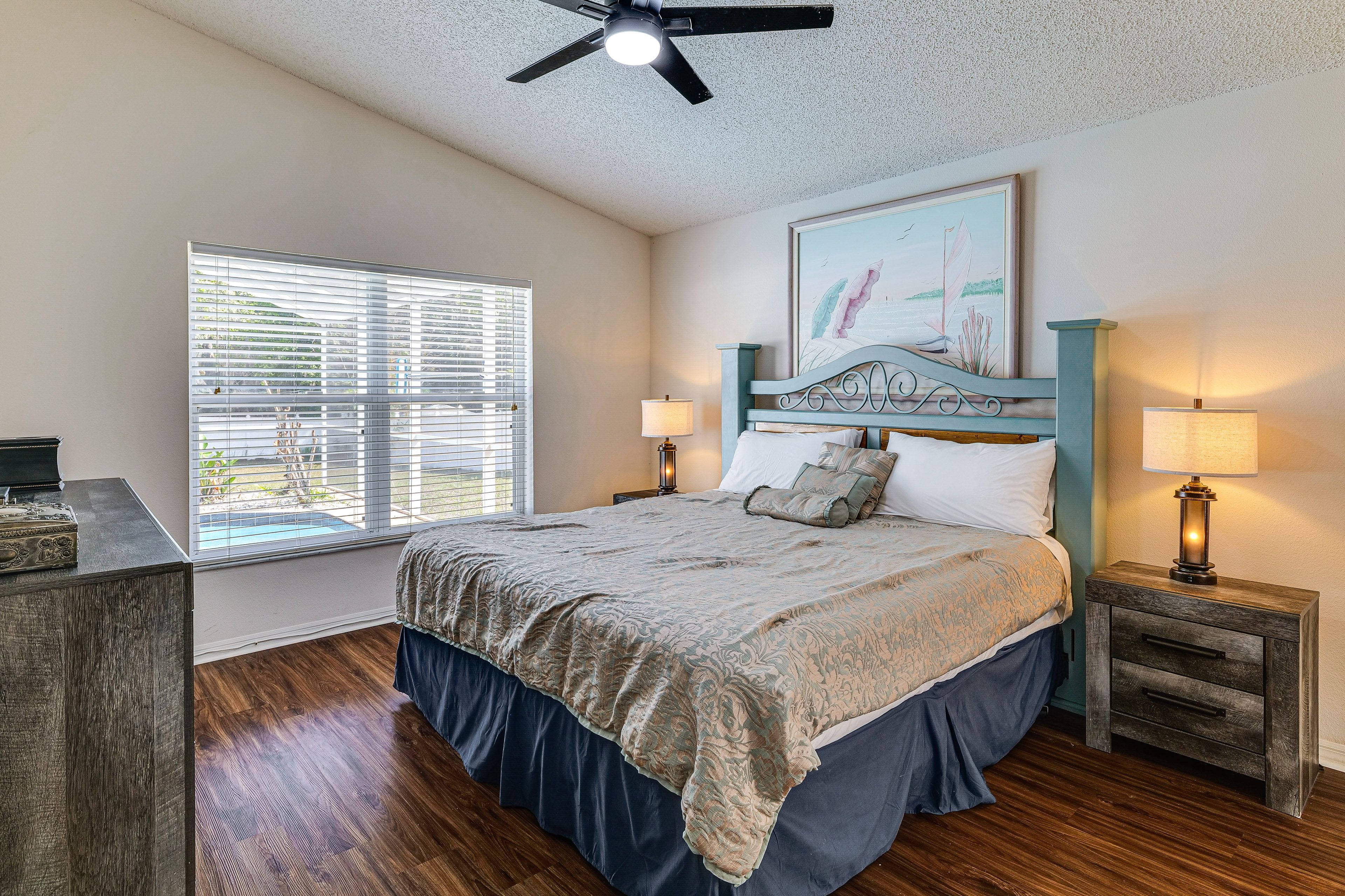 Bedroom 1 | King Bed | 1st Floor