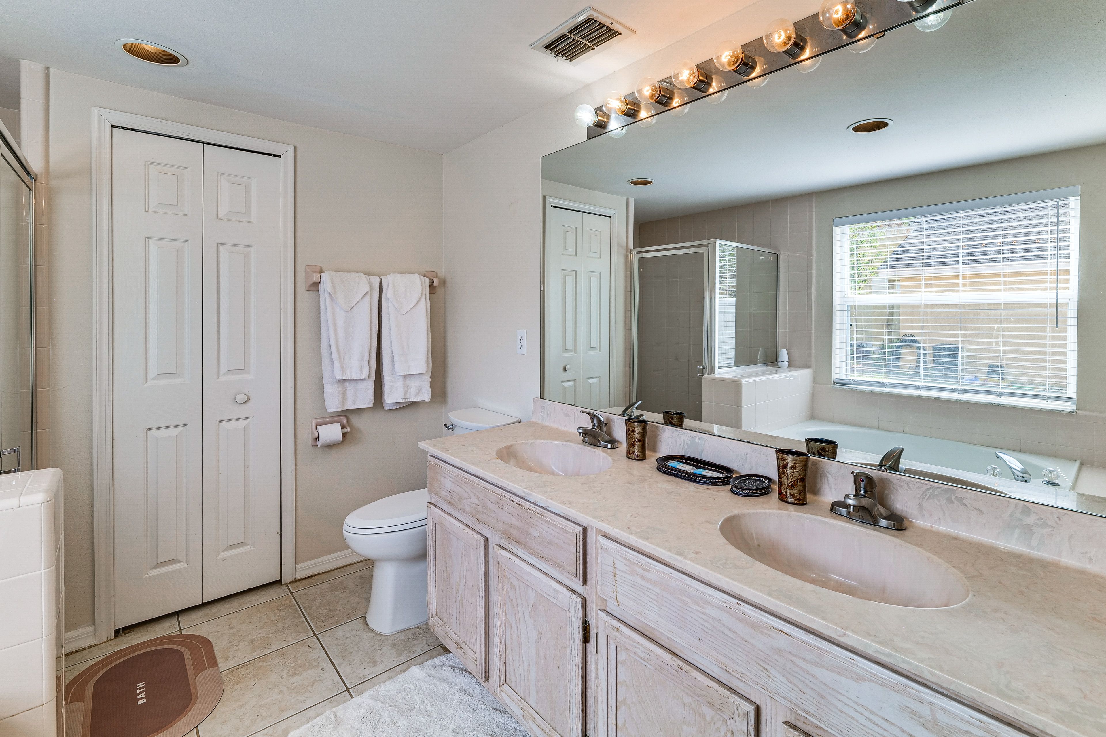 Full Bathroom | 1st Floor