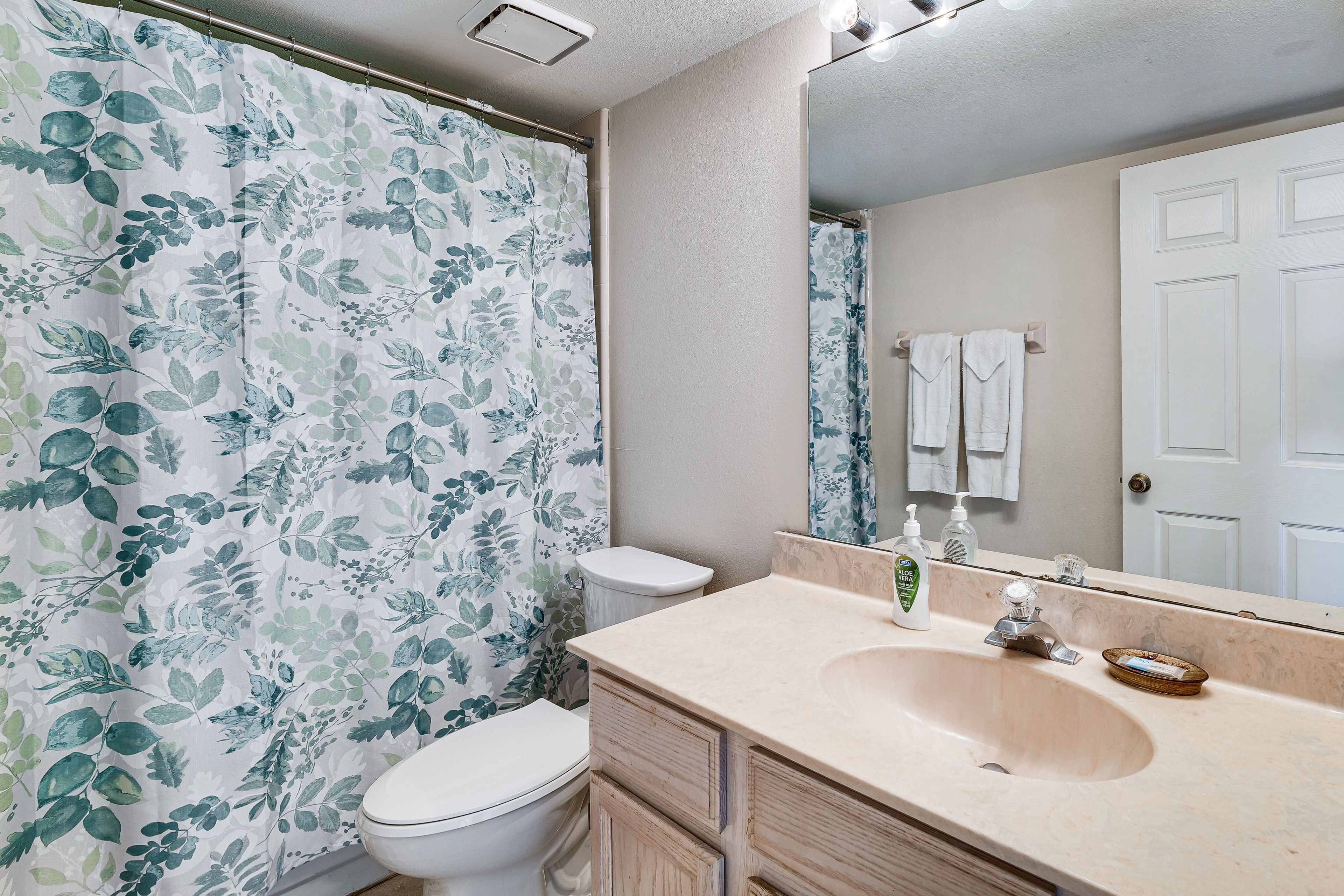 Full Bathroom | 2nd Floor