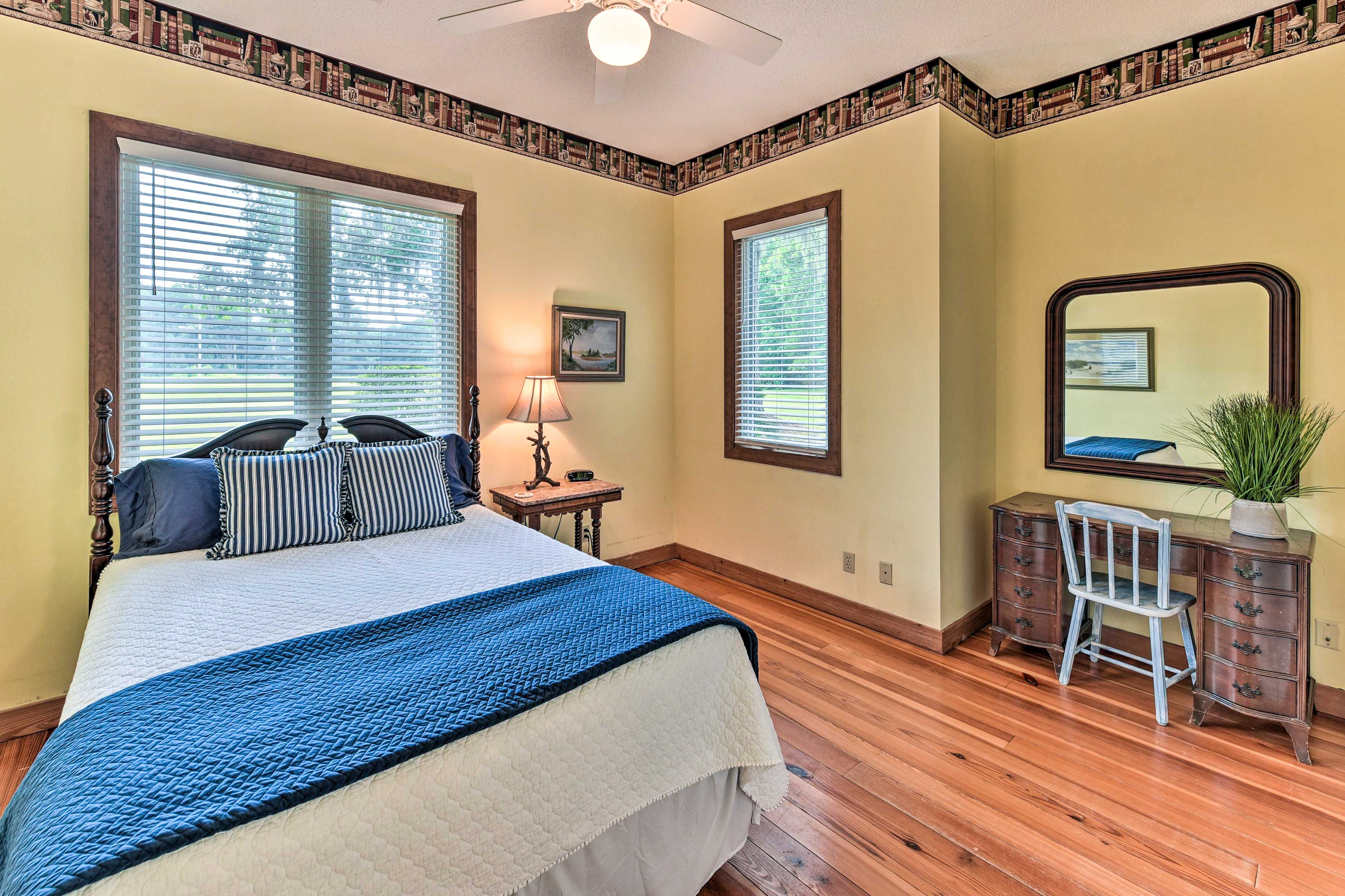 Bedroom 4 | Queen Bed