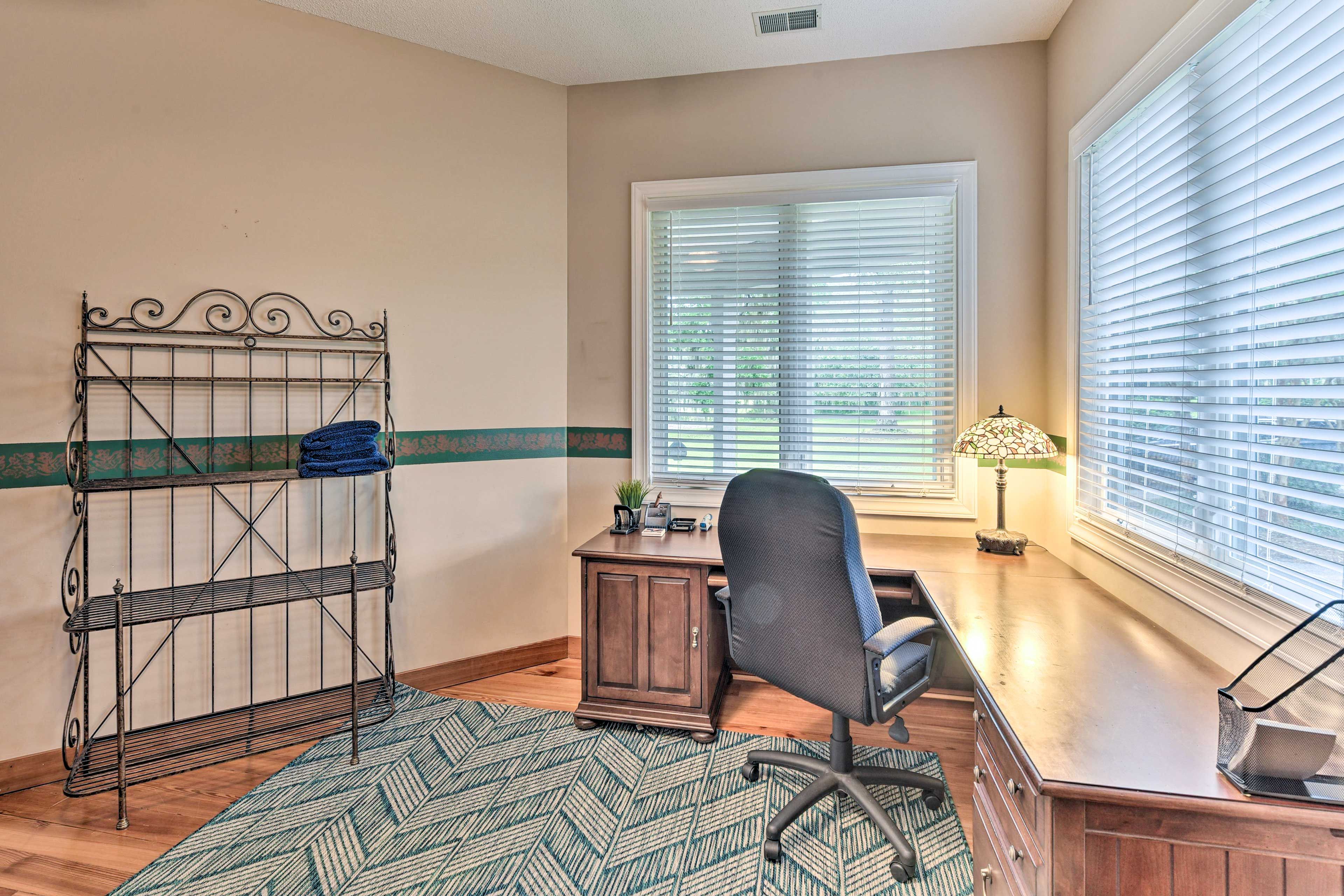 Office | Free WiFi | Laptop-Friendly Workspace