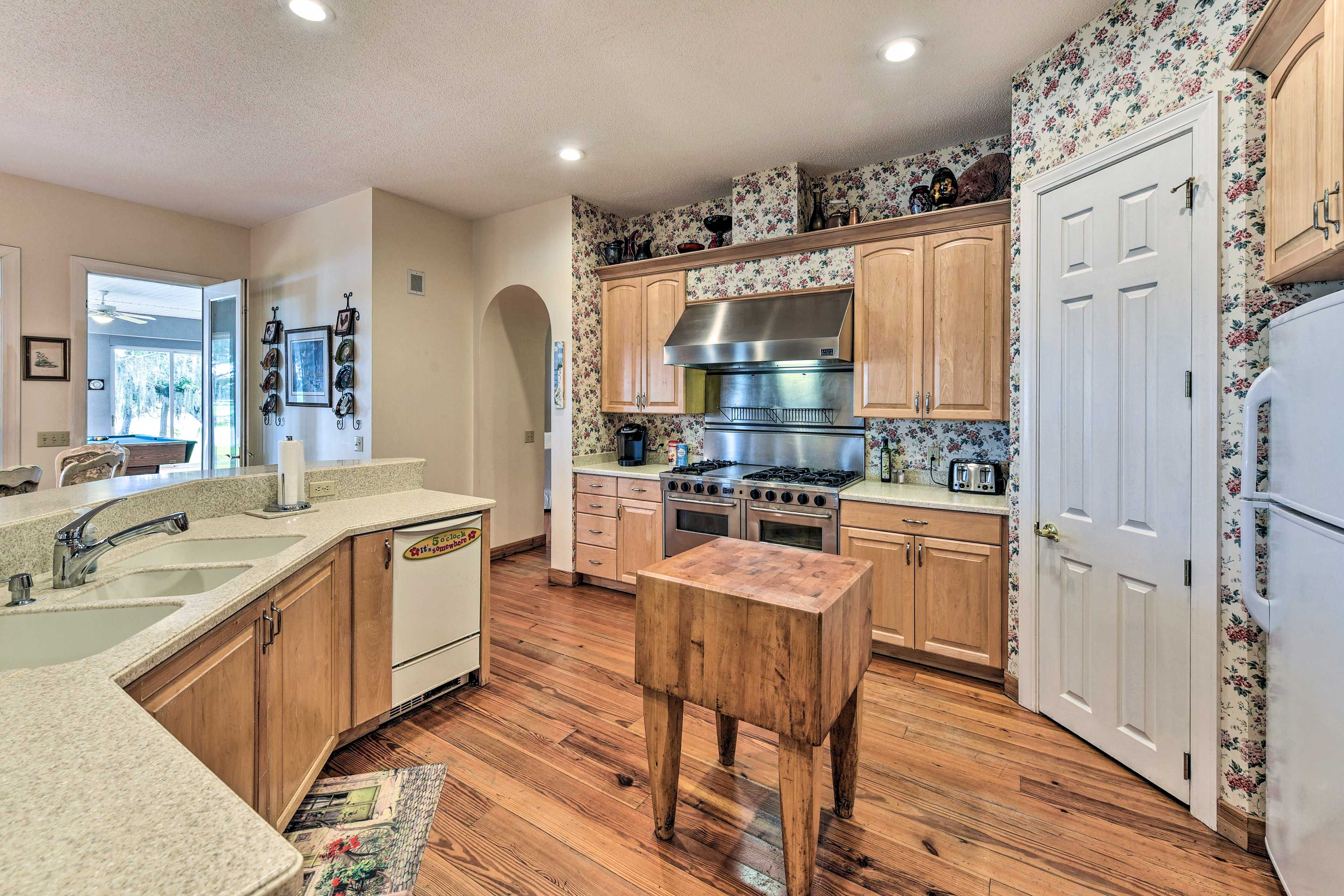 Kitchen | Fully Equipped | Cooking Basics | Dishware/Flatware | Coffee Maker