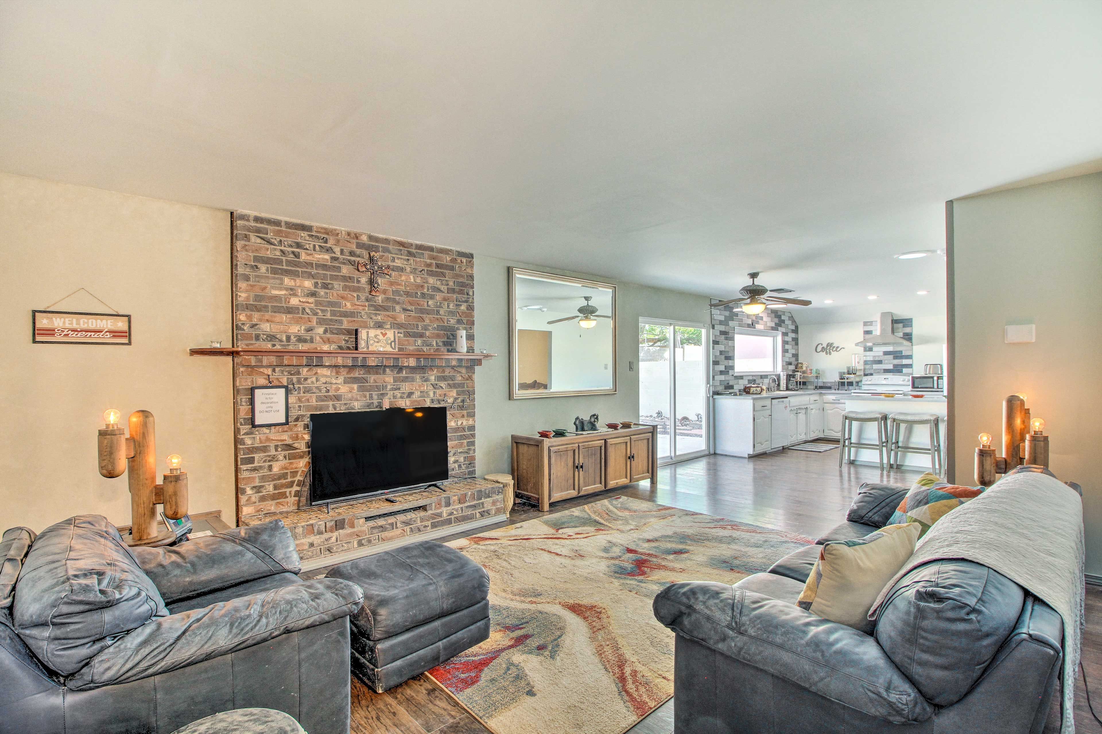 Living Room | Free WiFi | Smart TV