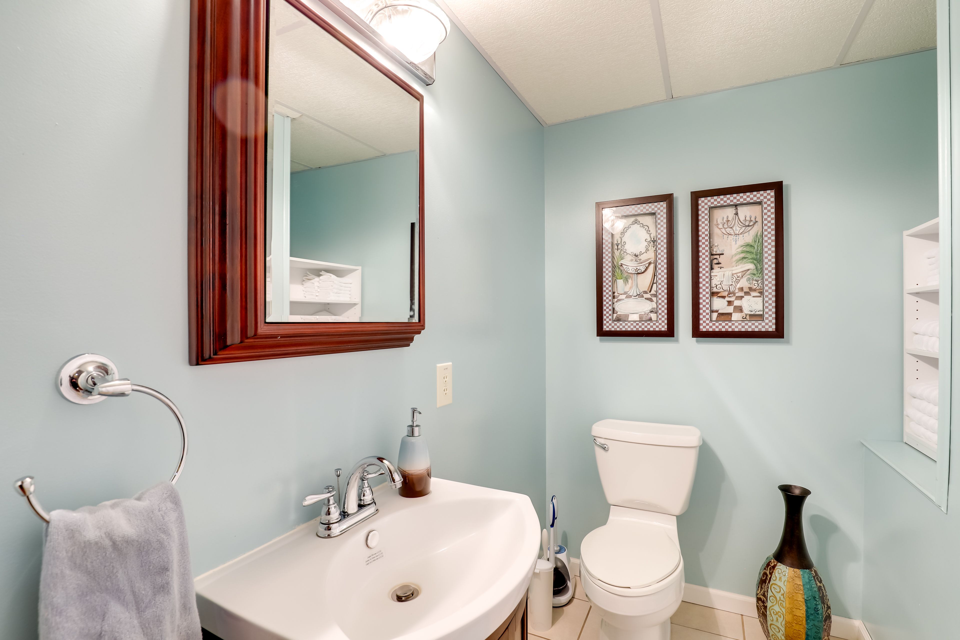 Full Bath | Towels Provided | Hair Dryer