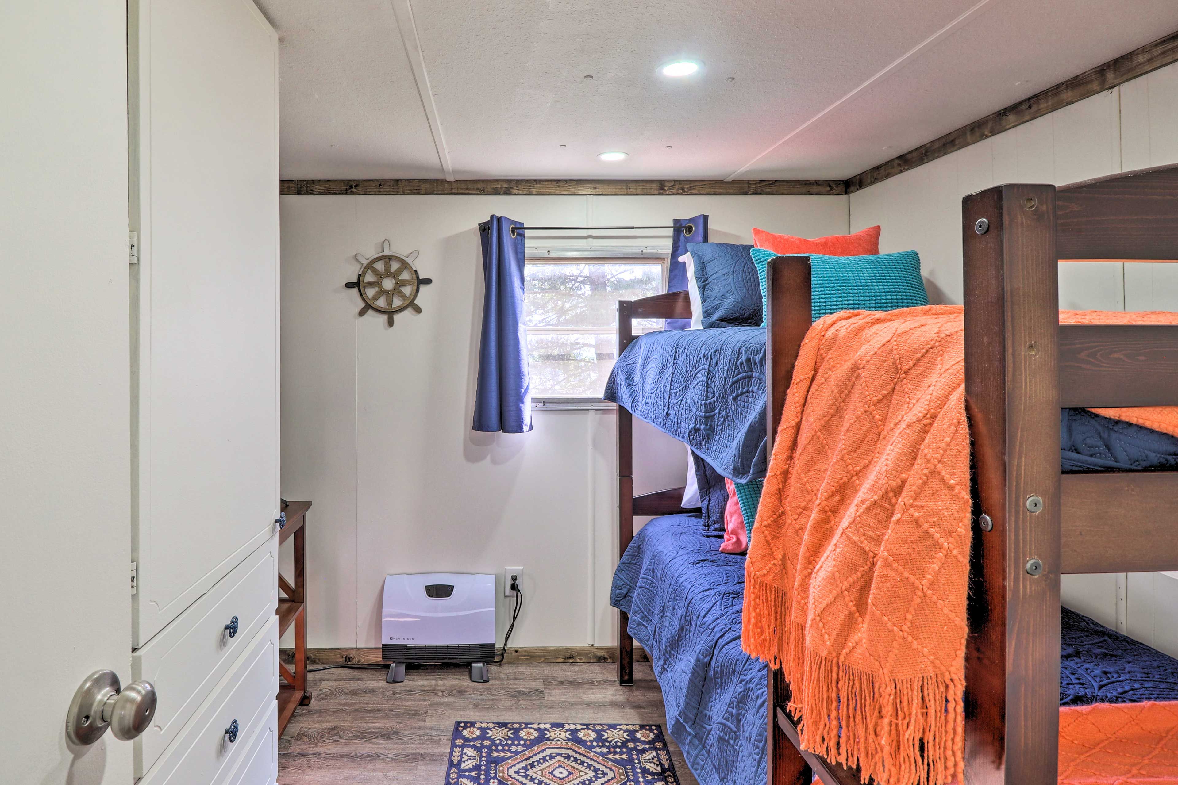 Bedroom 2 | Twin Bunk Bed | Smart TV