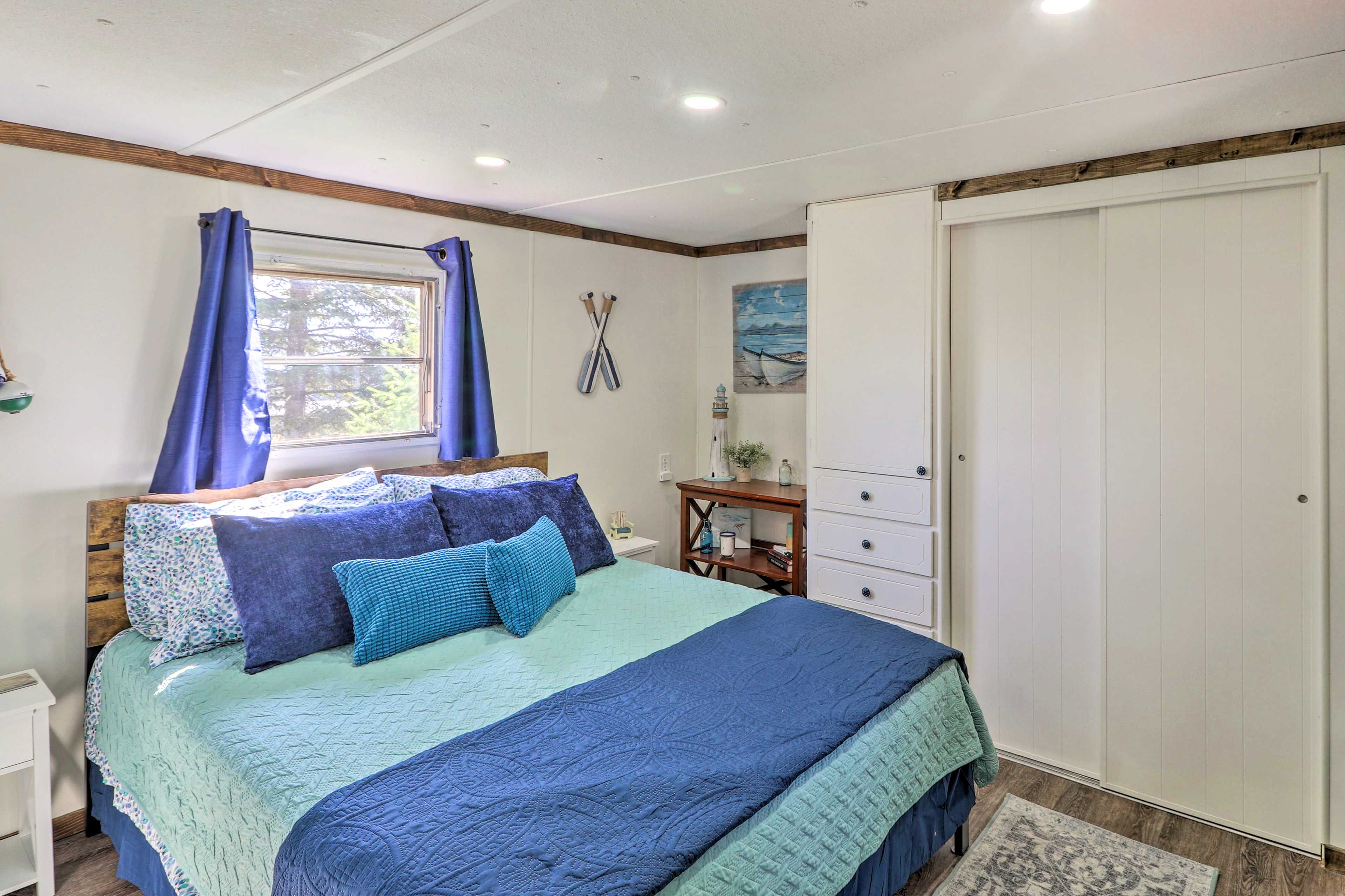 Bedroom 1 | Queen Bed | Linens Provided | Smart TV
