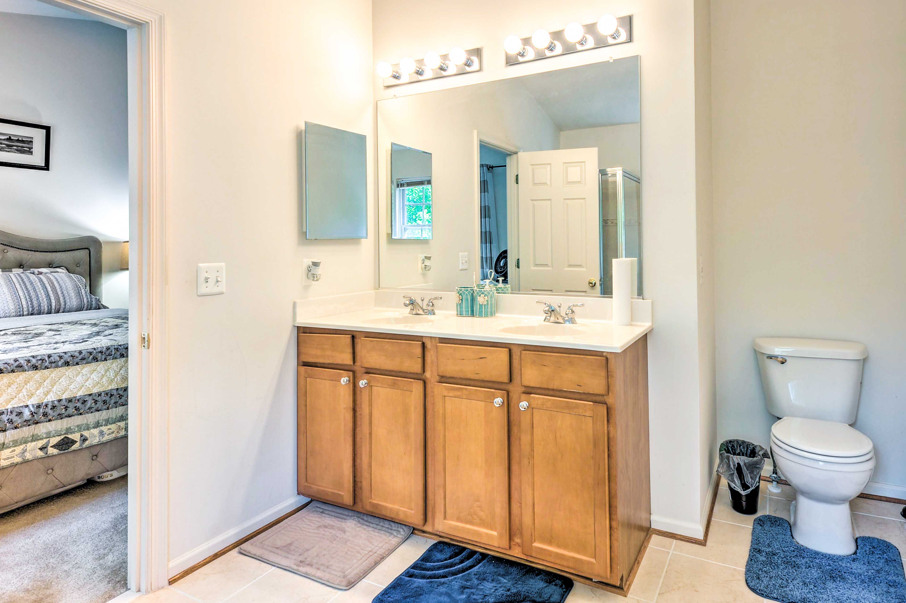 En-Suite Bathroom | Towels Provided | Jacuzzi Bathtub
