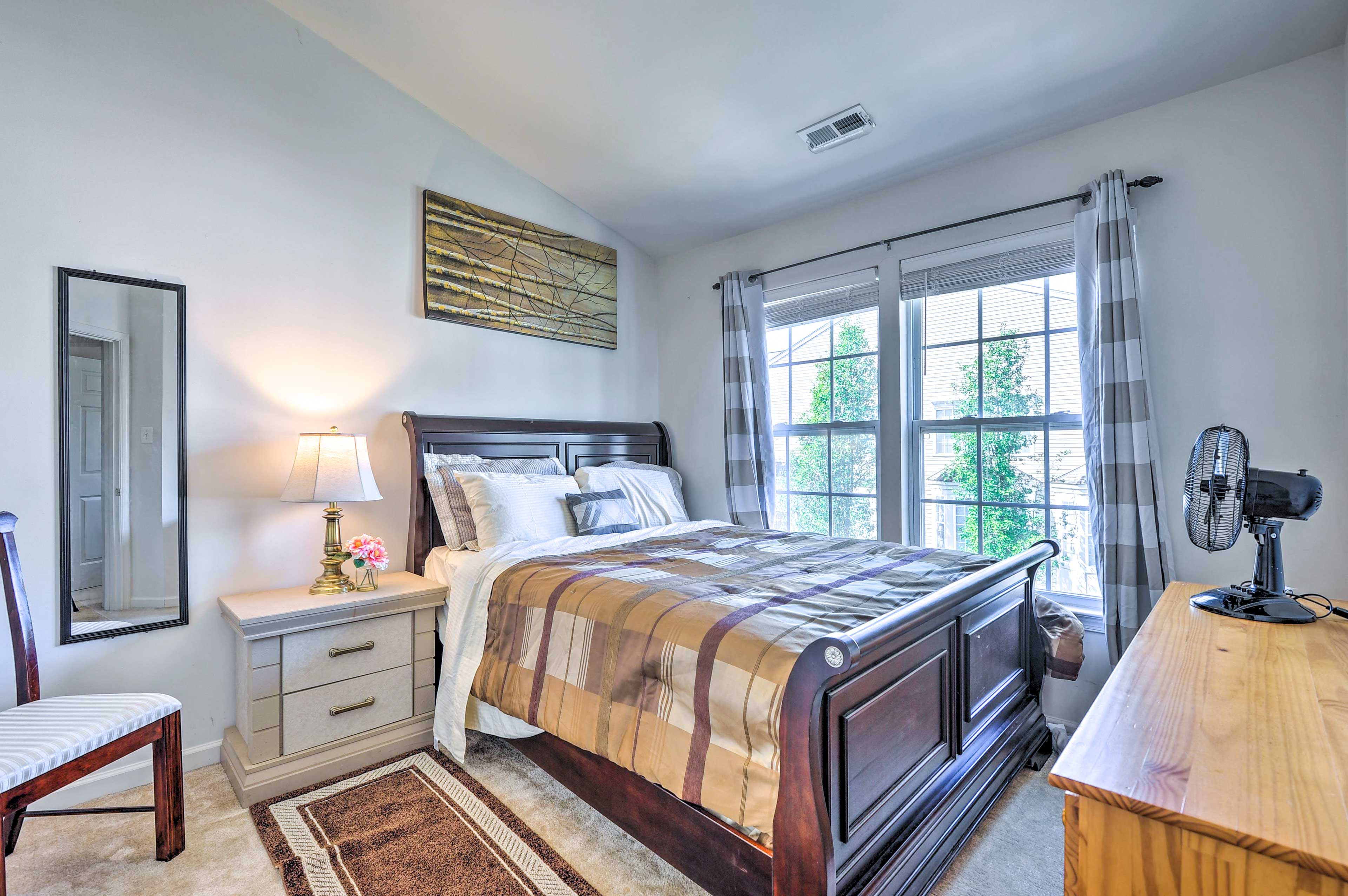 Bedroom 2 | Queen Bed | Linens Provided | 3rd Floor