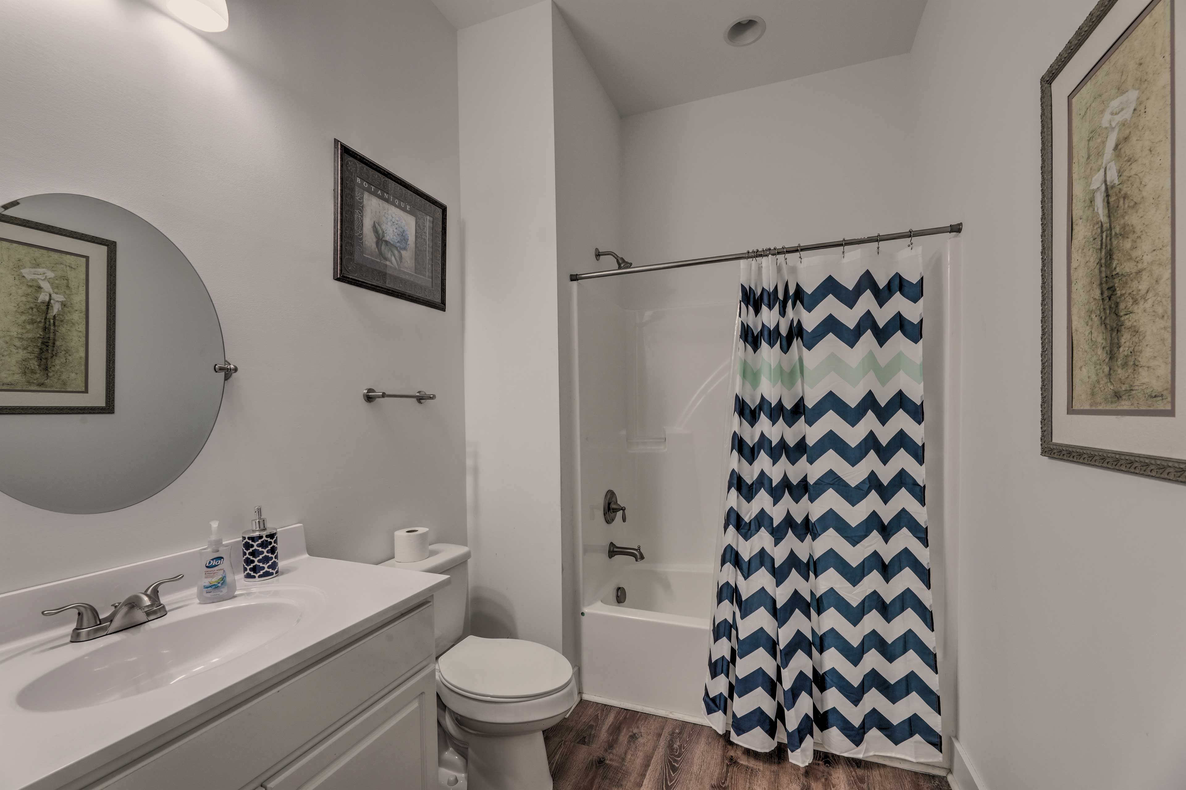 Full Bathroom | Main Level