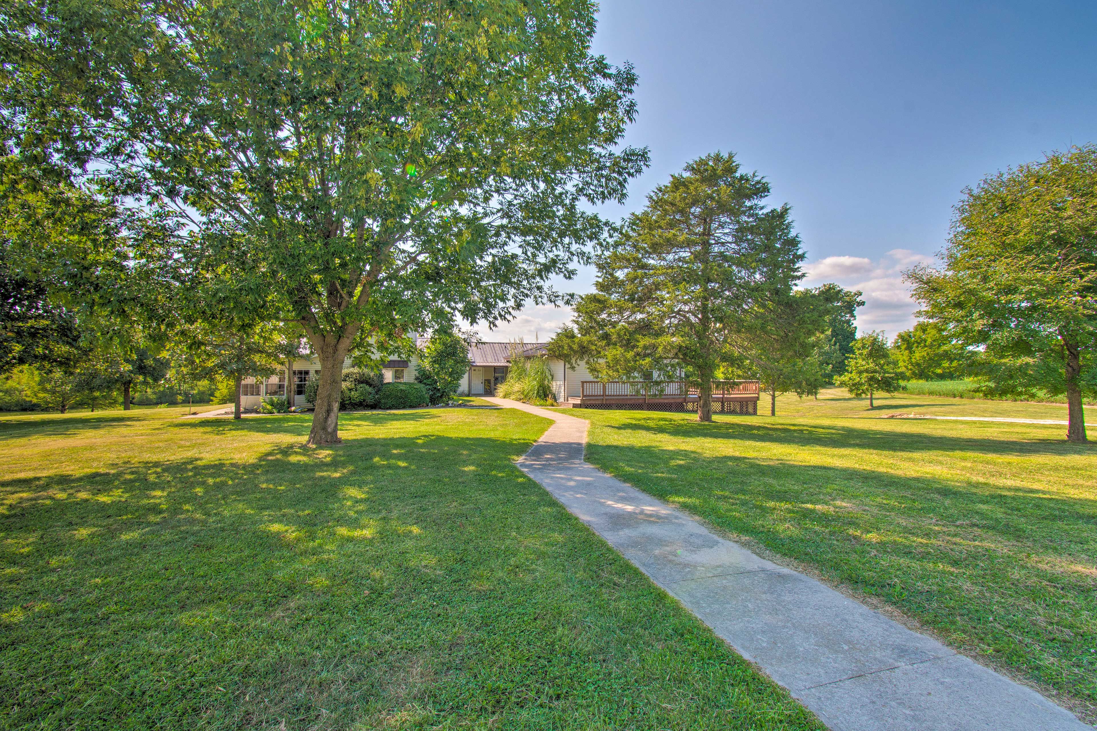 Home Exterior | Parking | Driveway (10 Vehicles) | RVs/Trailers Welcome