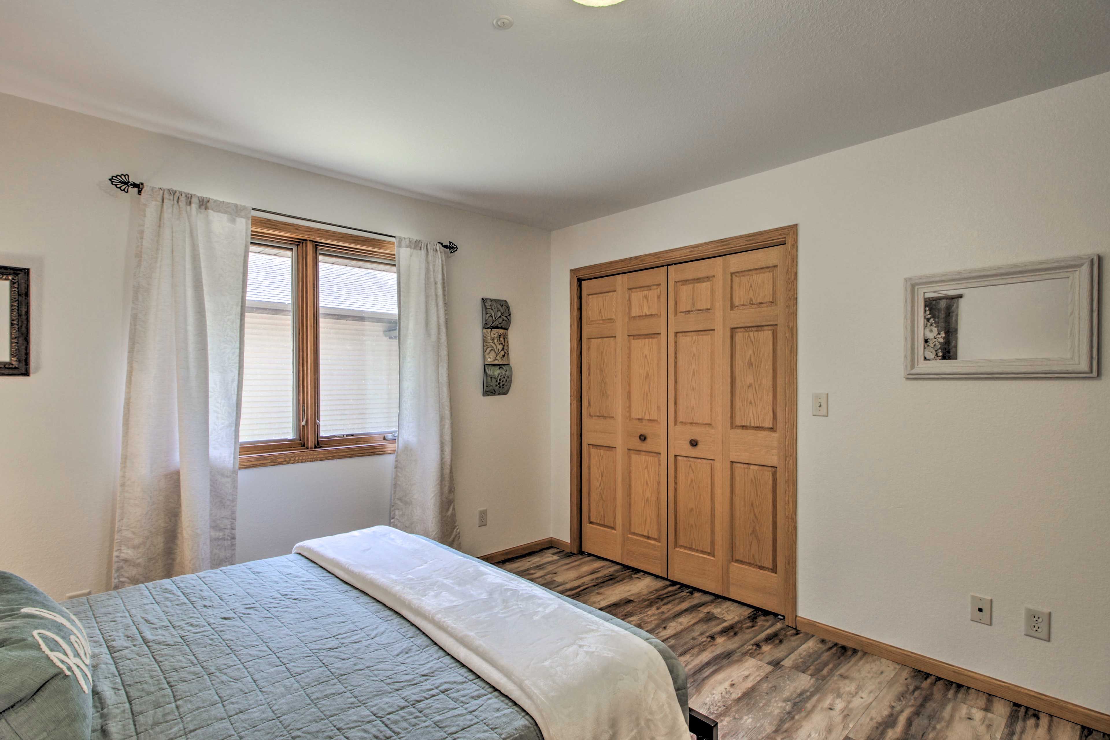 Bedroom 4 | Queen Bed