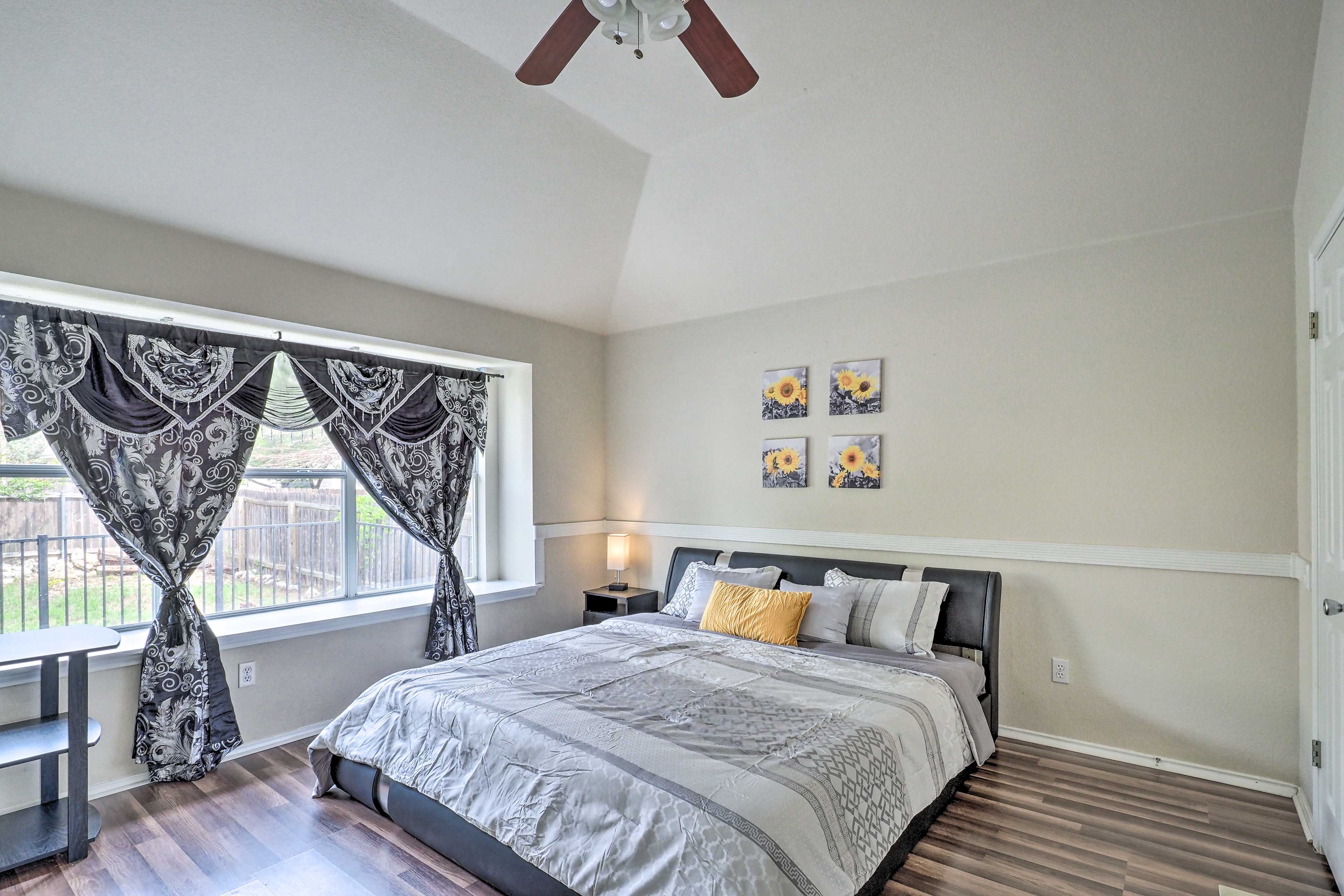 Bedroom 1 | King Bed