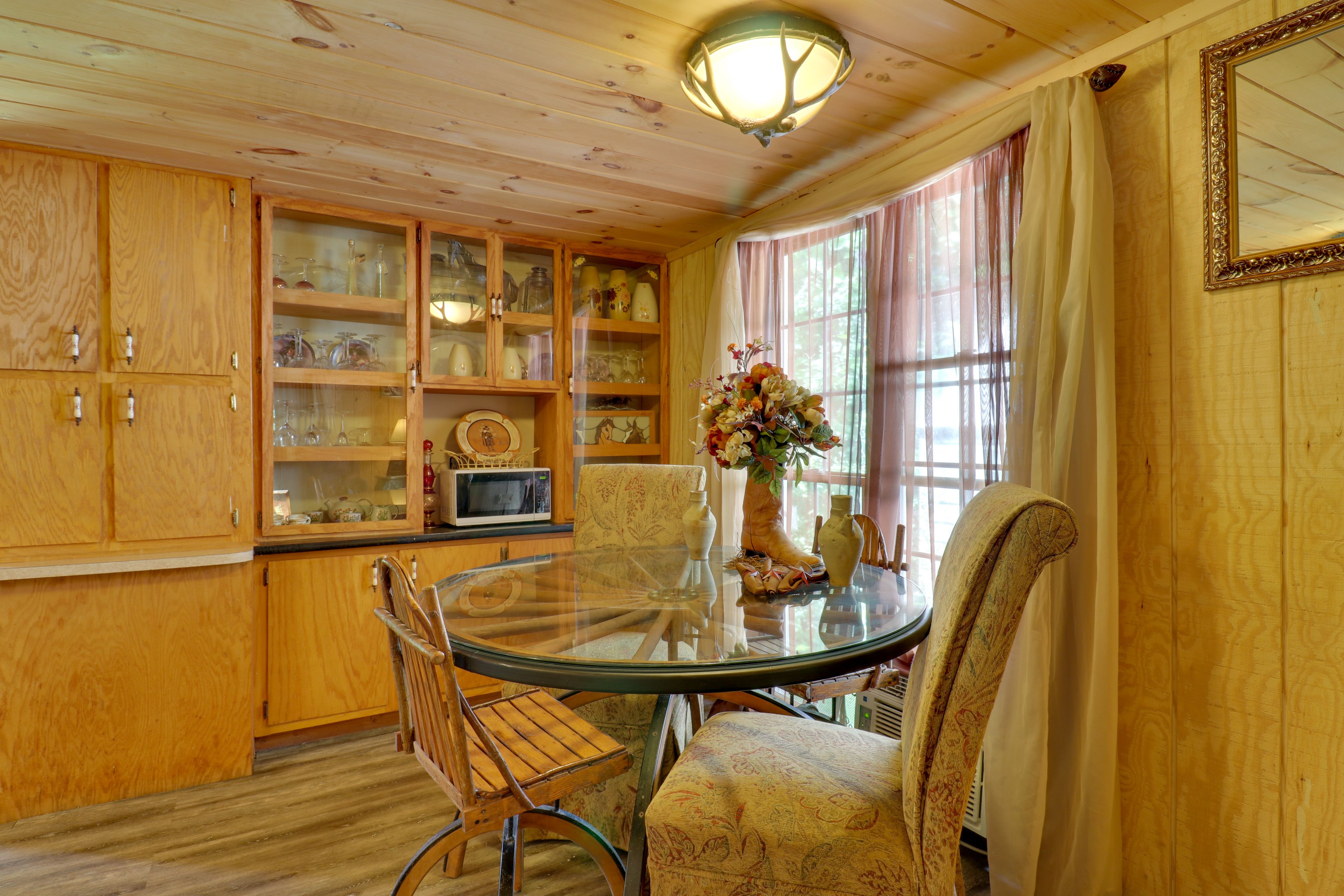 Dining Area | Dishware/Flatware | Trash Bags/Paper Towels