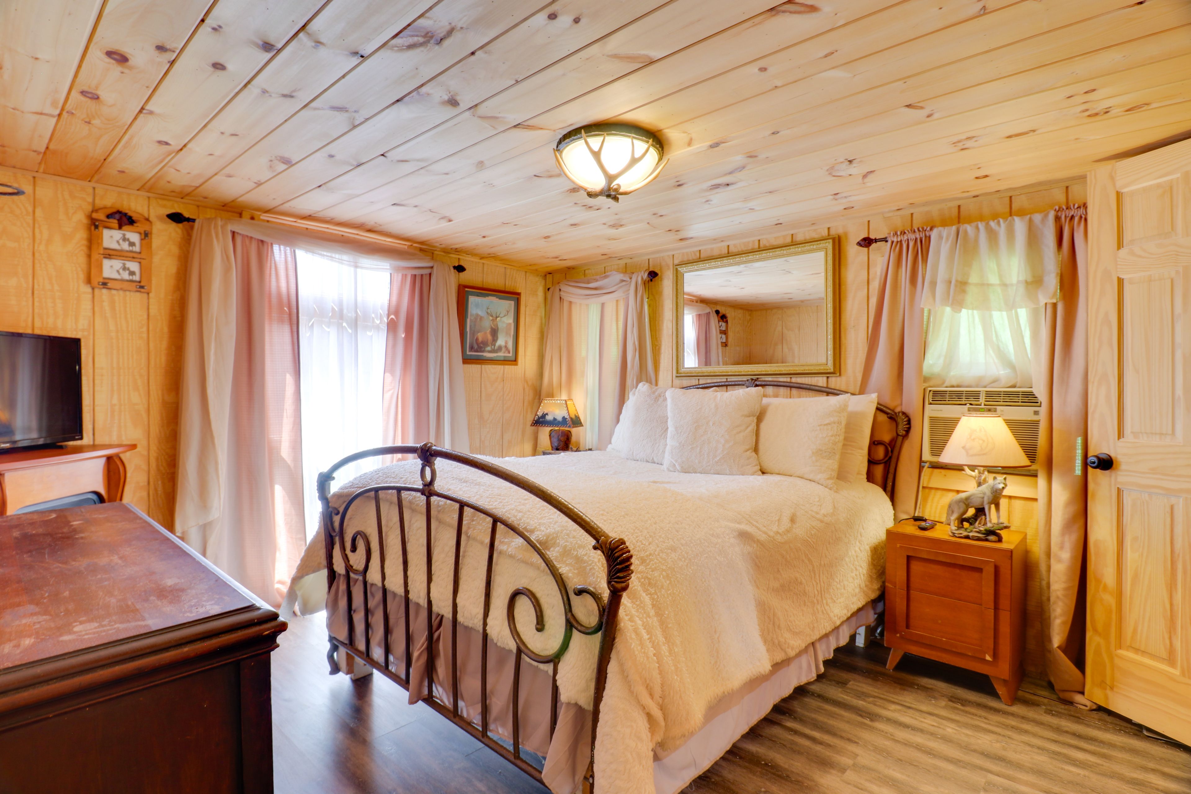 Bedroom 1 | Queen Bed | Linens Provided | Smart TV | Pack 'n Play