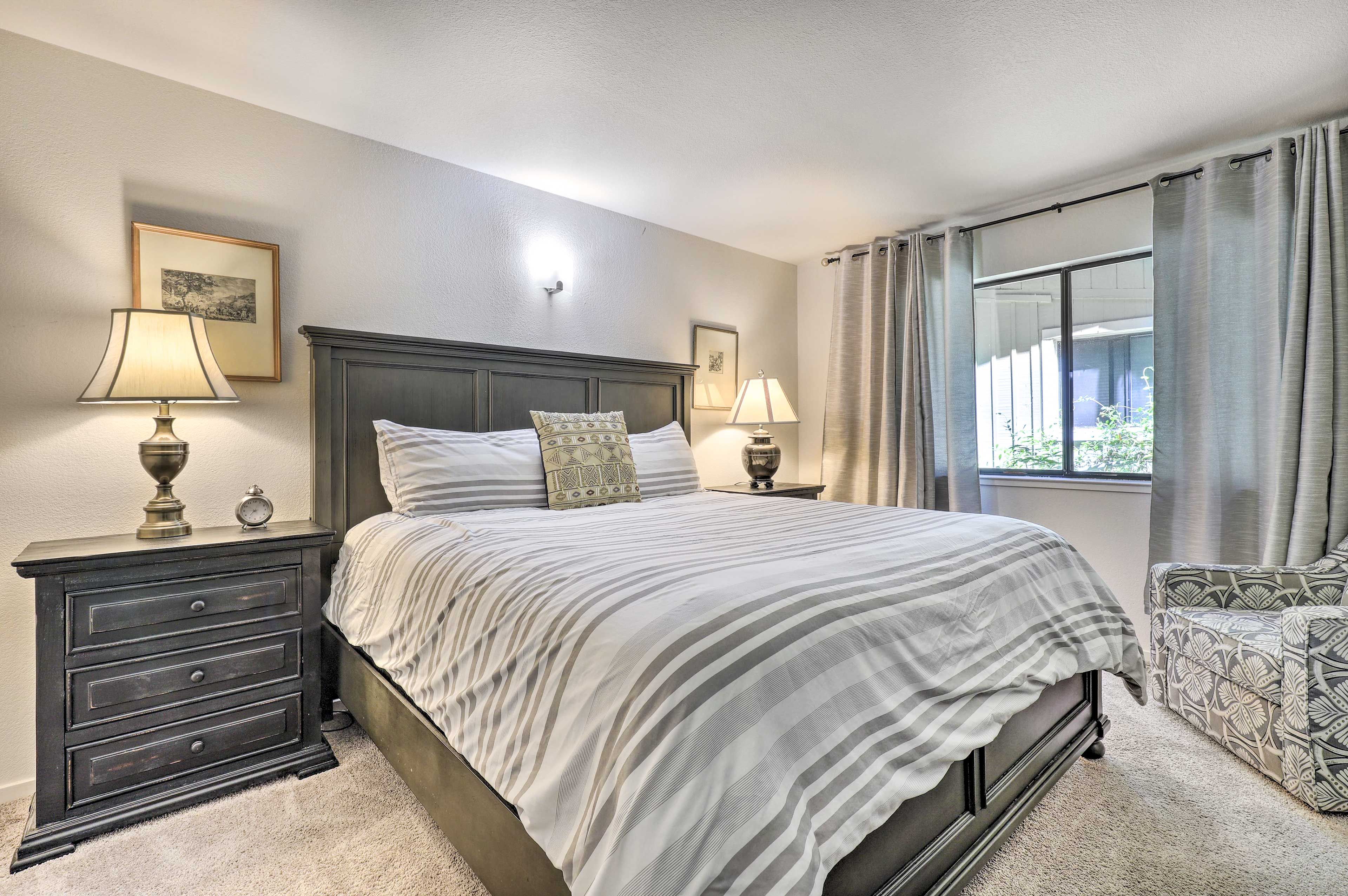 Bedroom 2 | King Bed | Smart TV | Lower Level