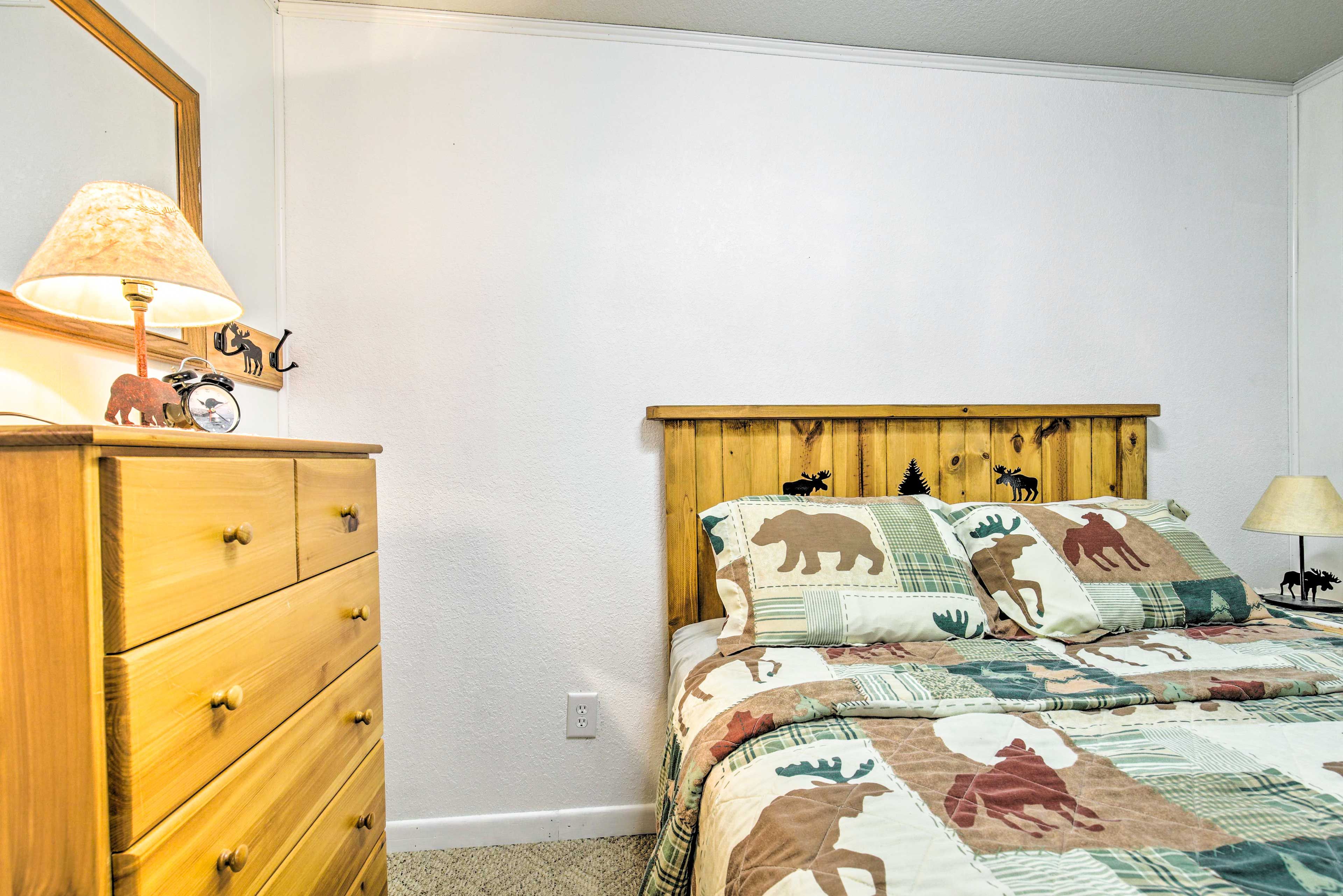 Bedroom 2 | Queen Bed