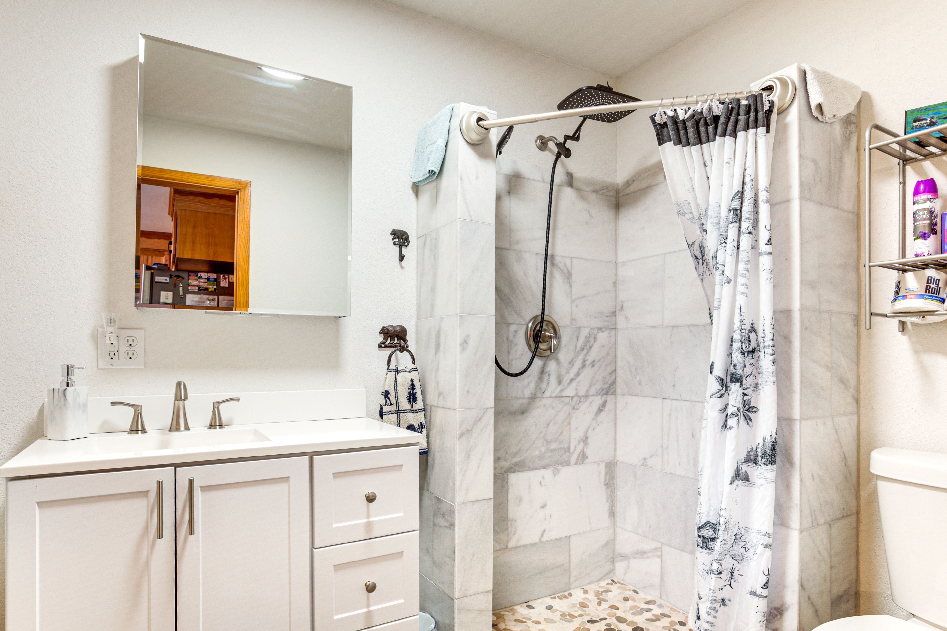 Full Bathroom | Towels & Linens Provided