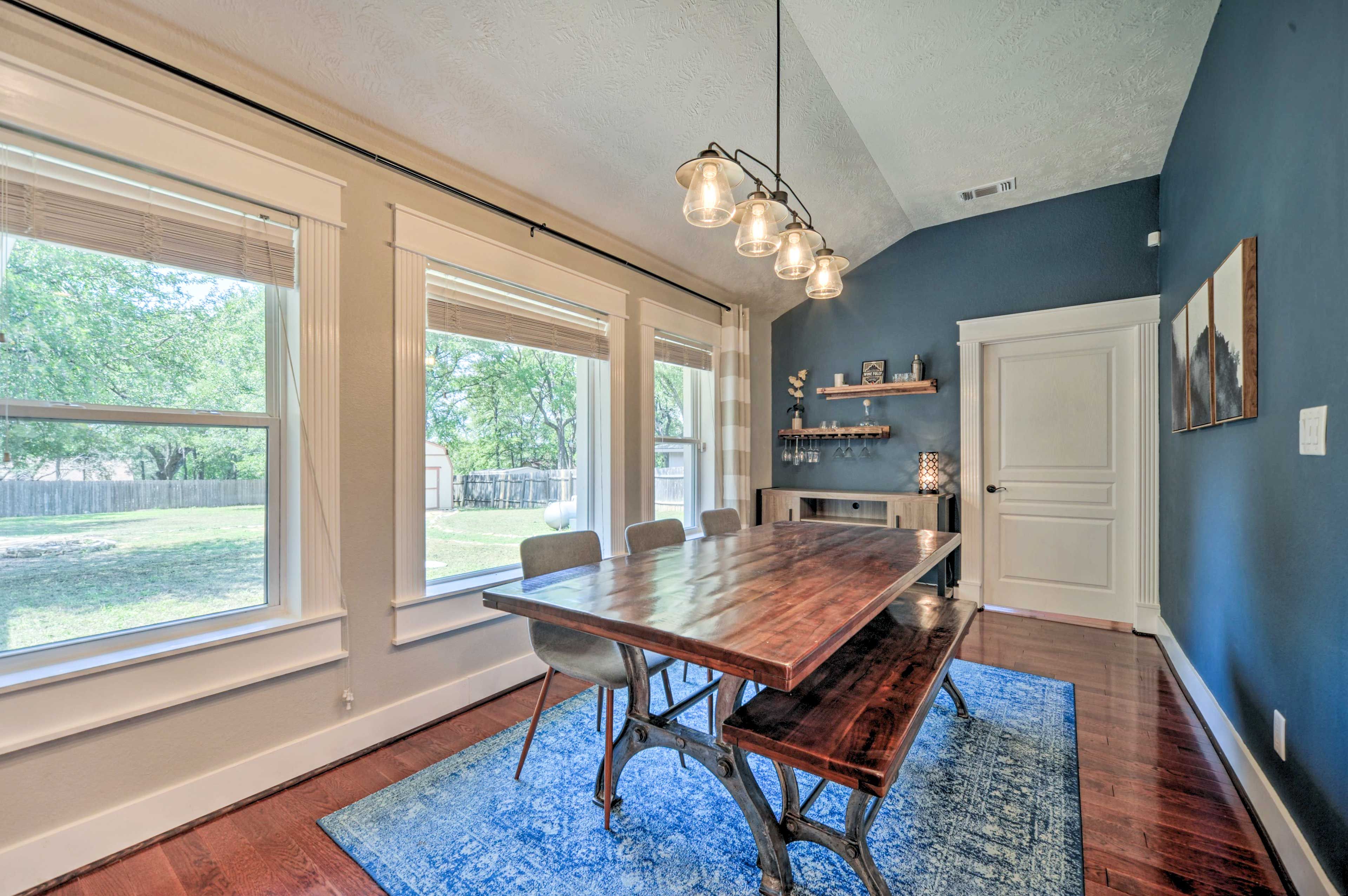 Dining Room | Dishware/Flatware Provided