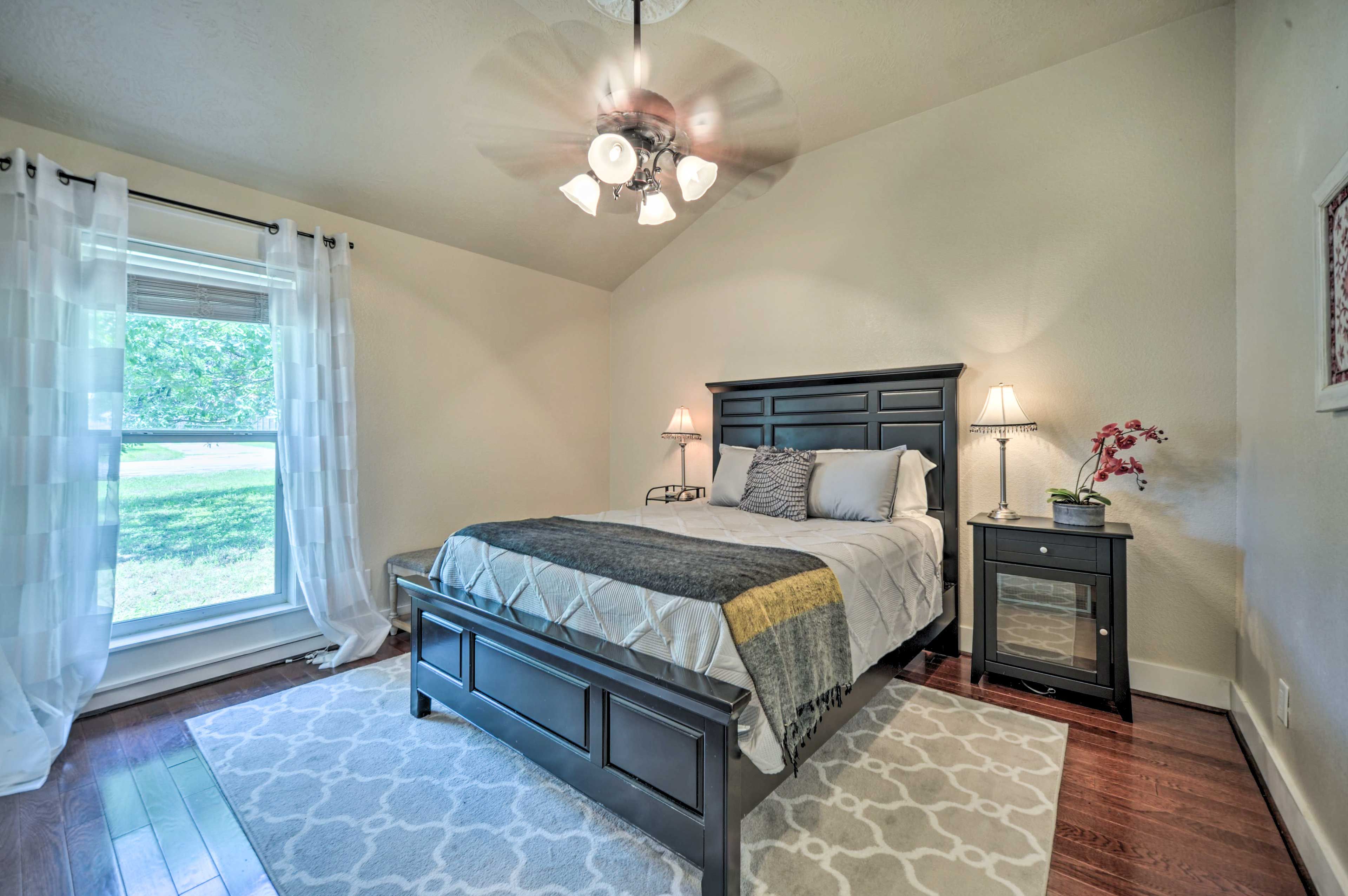 Bedroom 2 | Queen Bed