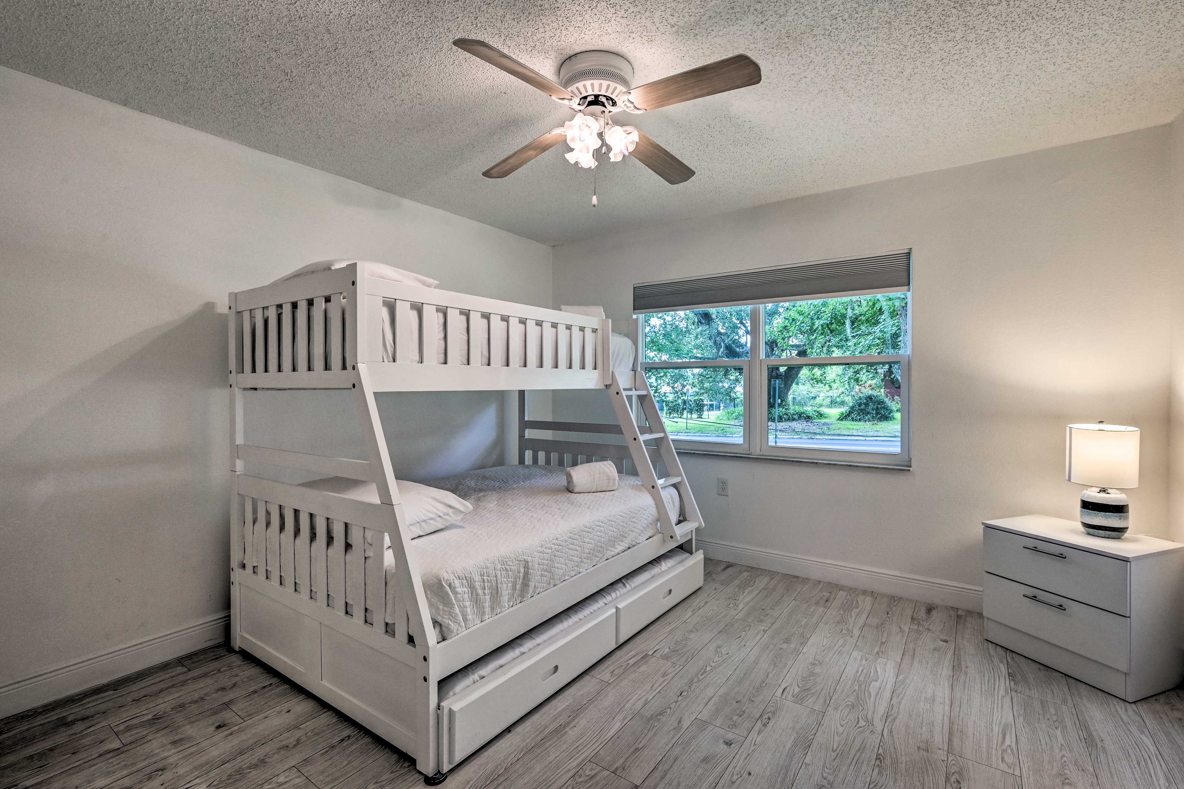 Bedroom 2 | Twin/Full Bunk Bed w/ Full Trundle Bed