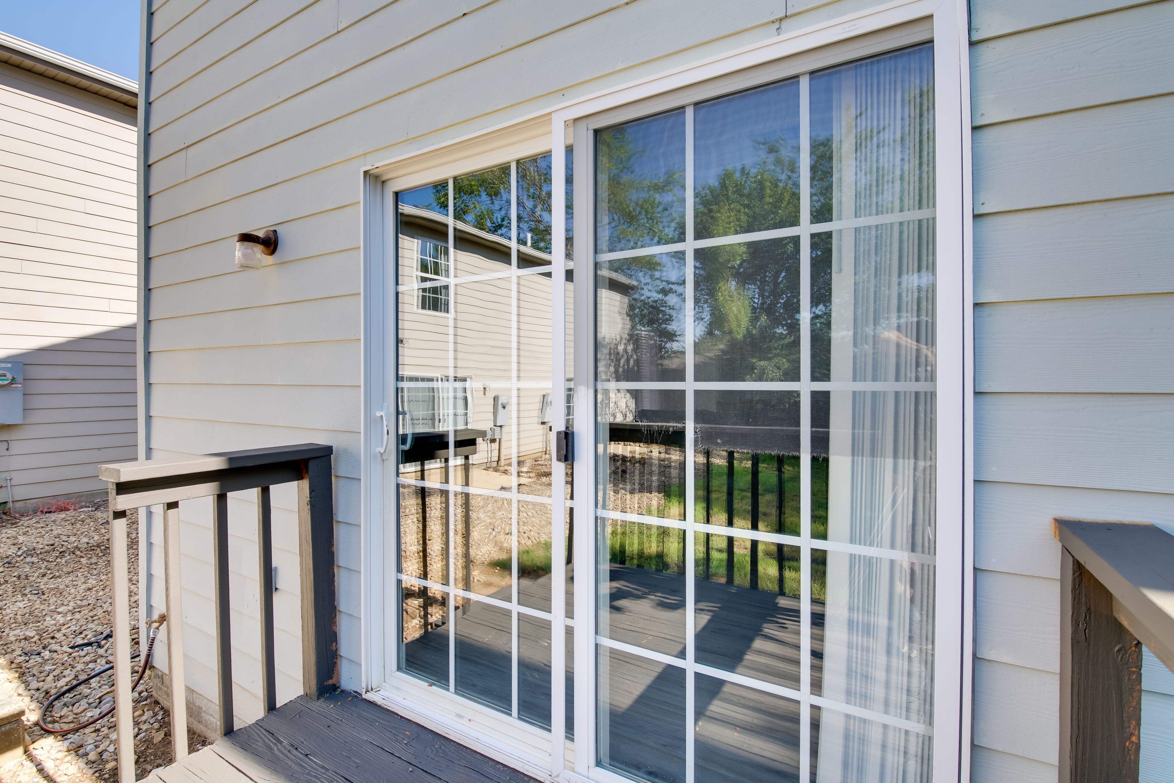 Back Deck | 0.2 Mi to Table Rock Lake
