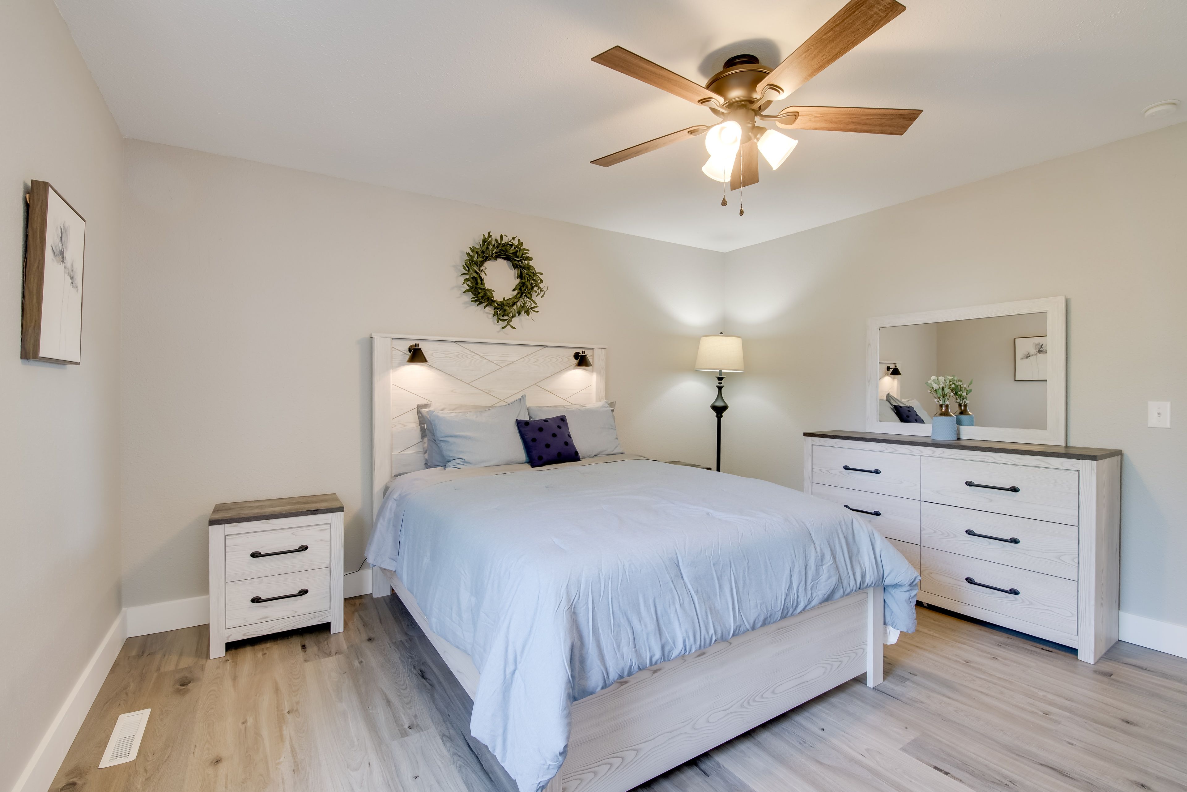 Bedroom 1 | Queen Bed | Linens & Towels
