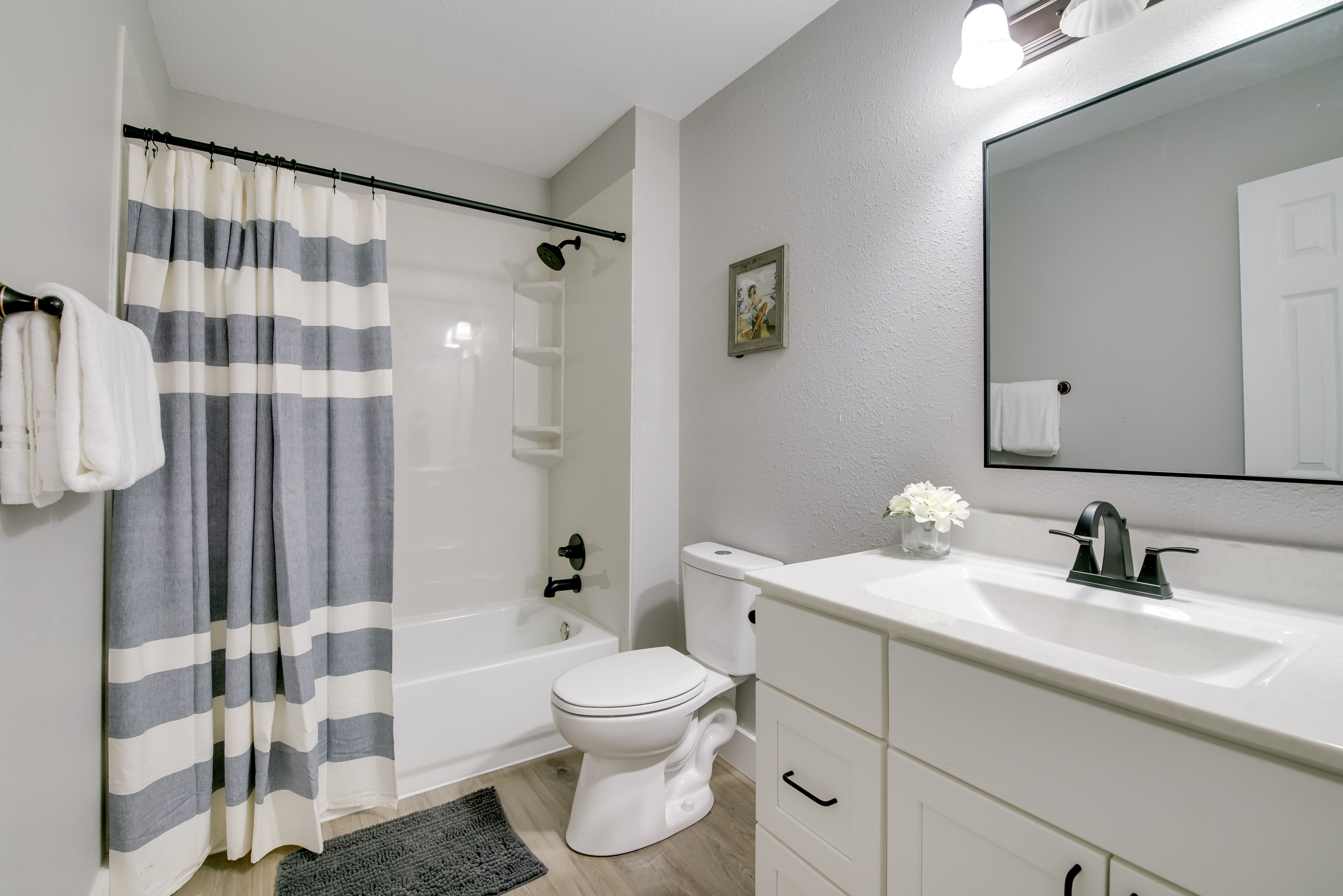 Full Bathroom | Complimentary Toiletries