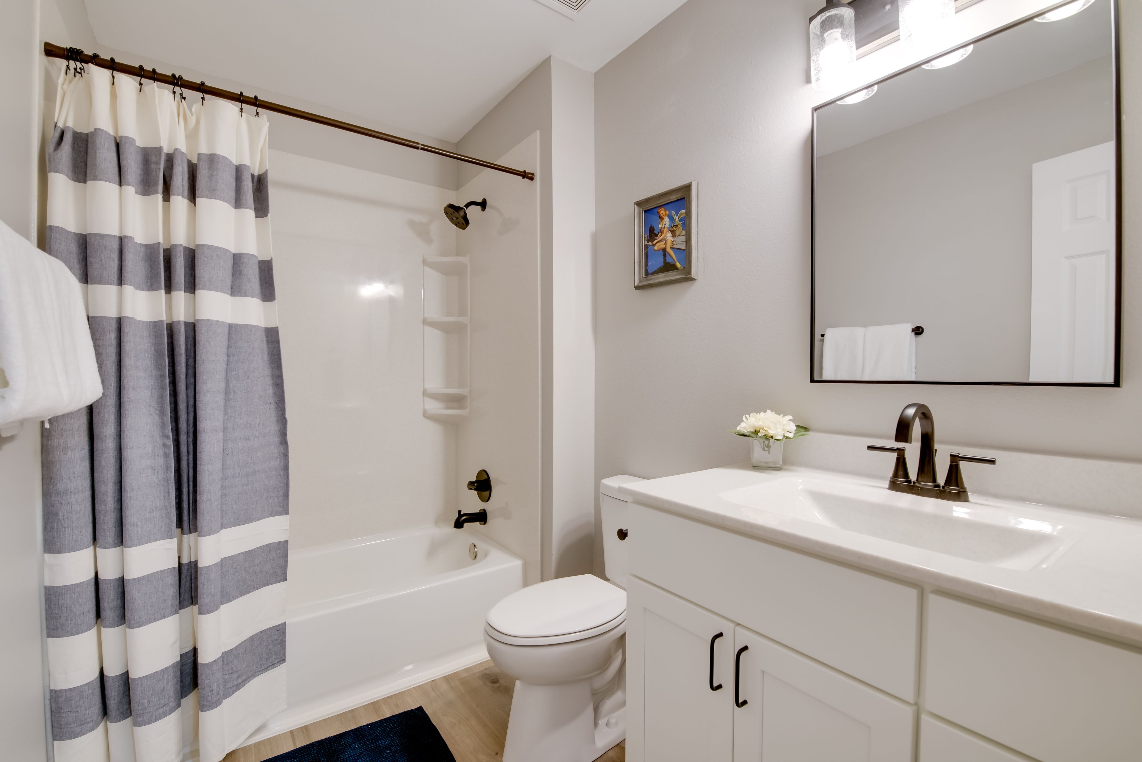 Full Bathroom | Complimentary Toiletries