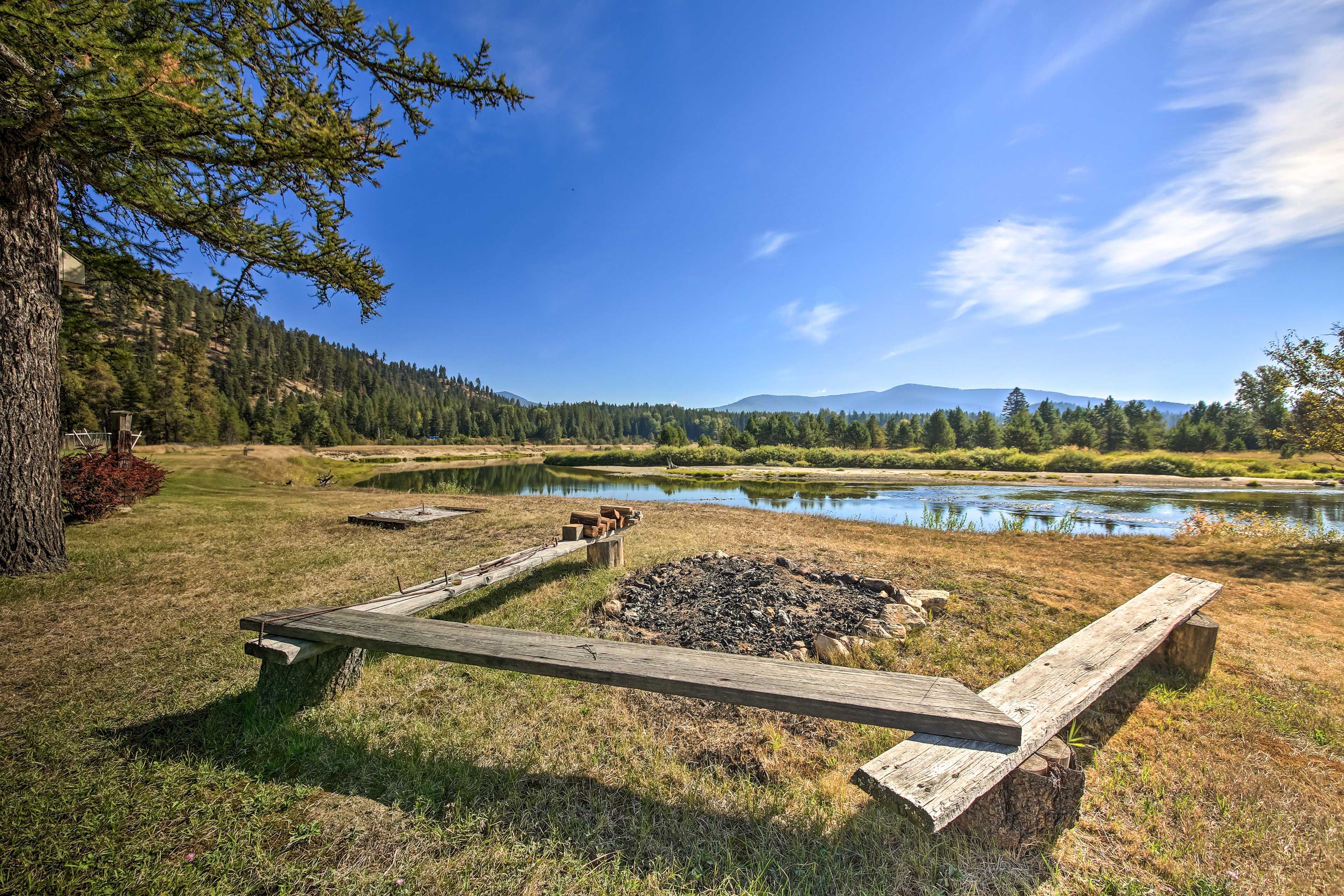 Waterfront Yard | Fire Pit