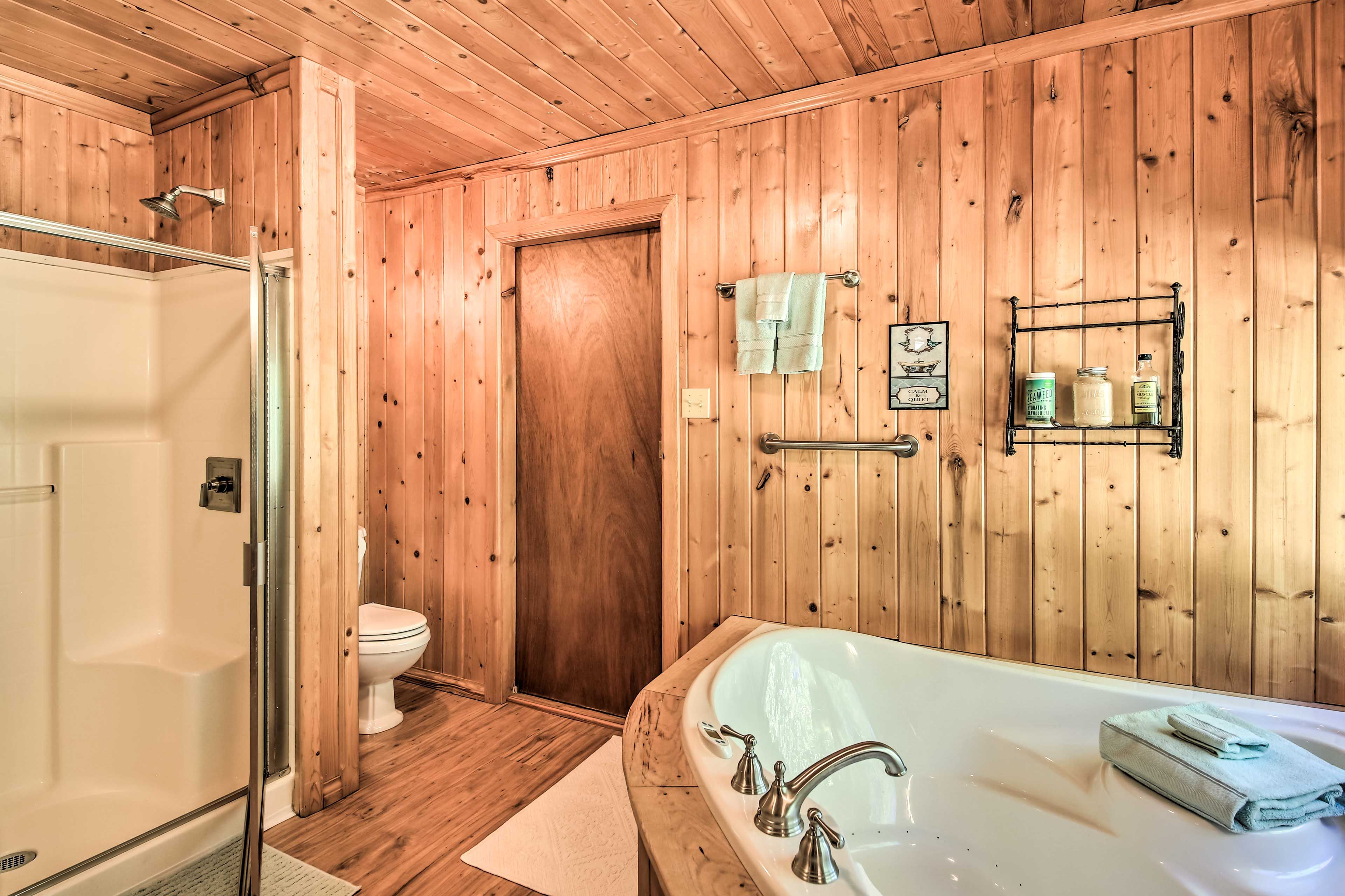 En-Suite Bathroom | Jetted Tub