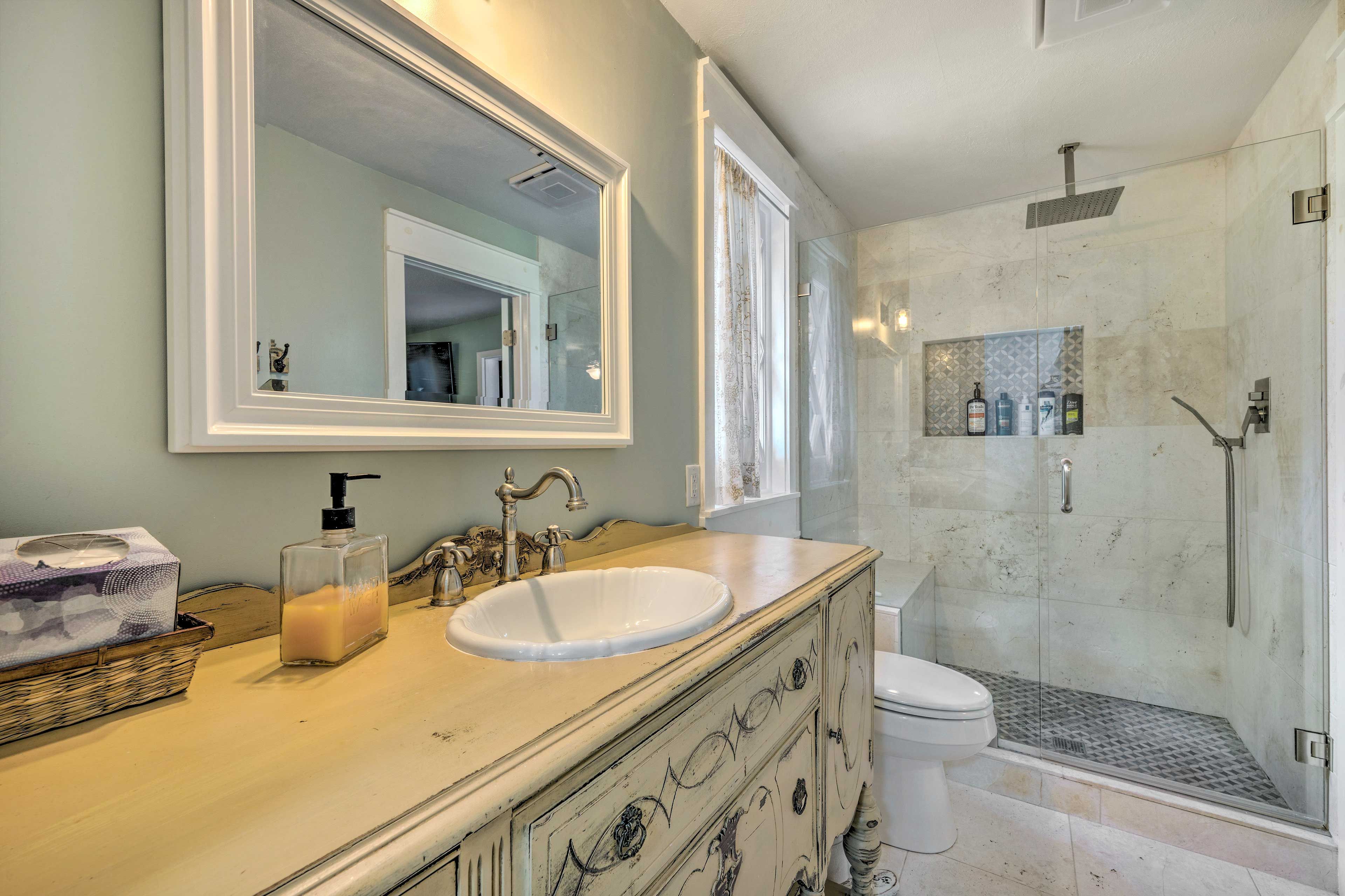 En-Suite Bathroom | Main Level | Towels Provided