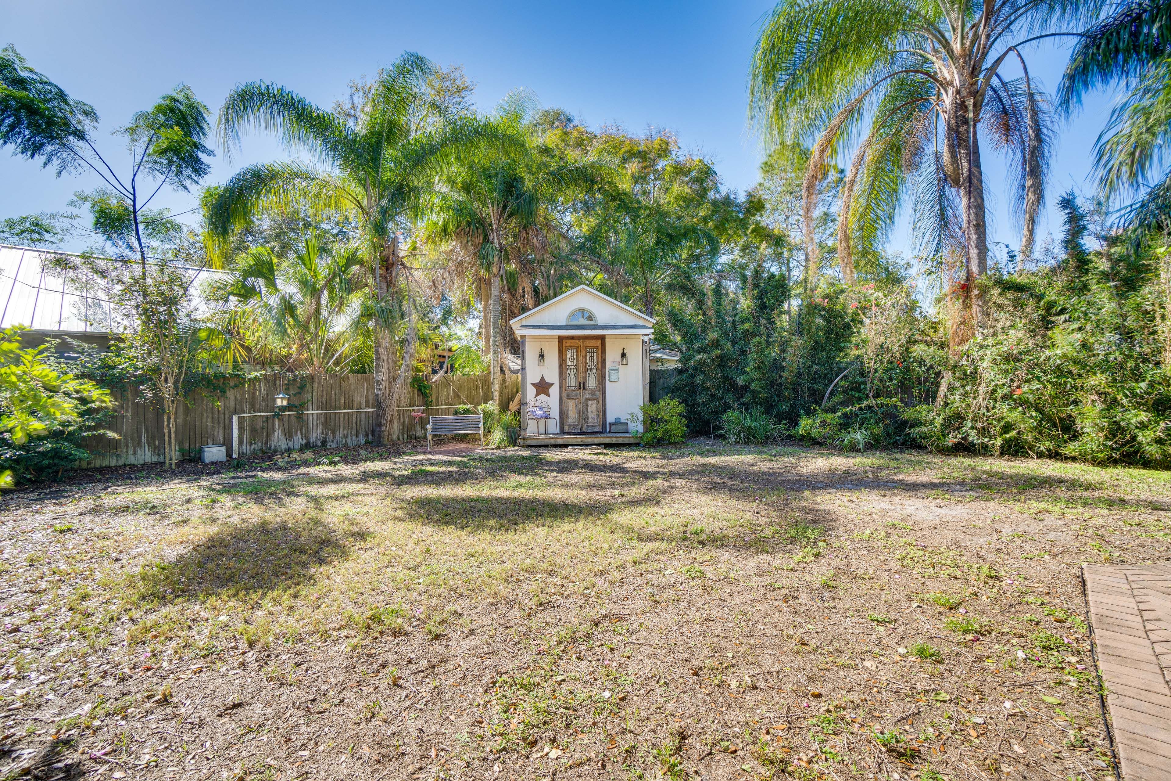 Shared Yard | 1 Exterior Security Camera (Facing Out)