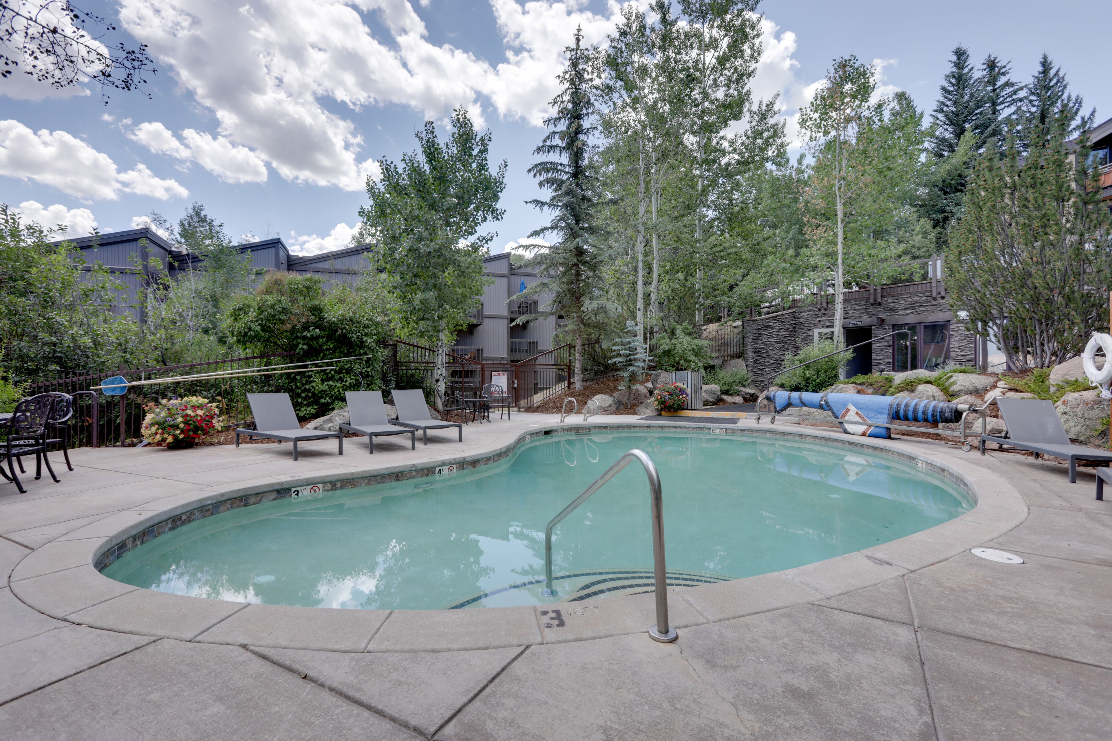 Community Amenities | Heated Pool