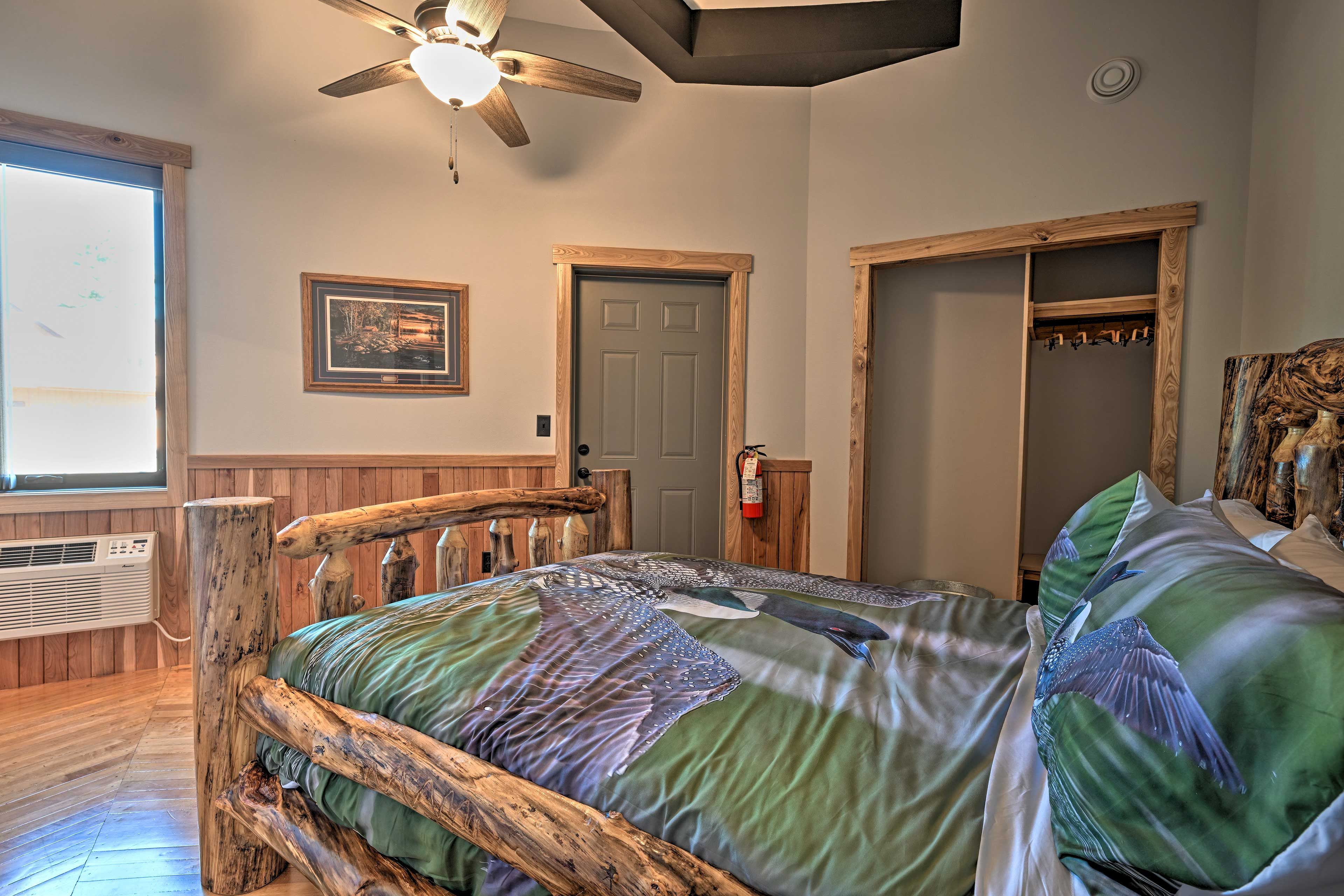 Bedroom 1 | Queen Bed | Linens Provided | En-Suite Bathroom
